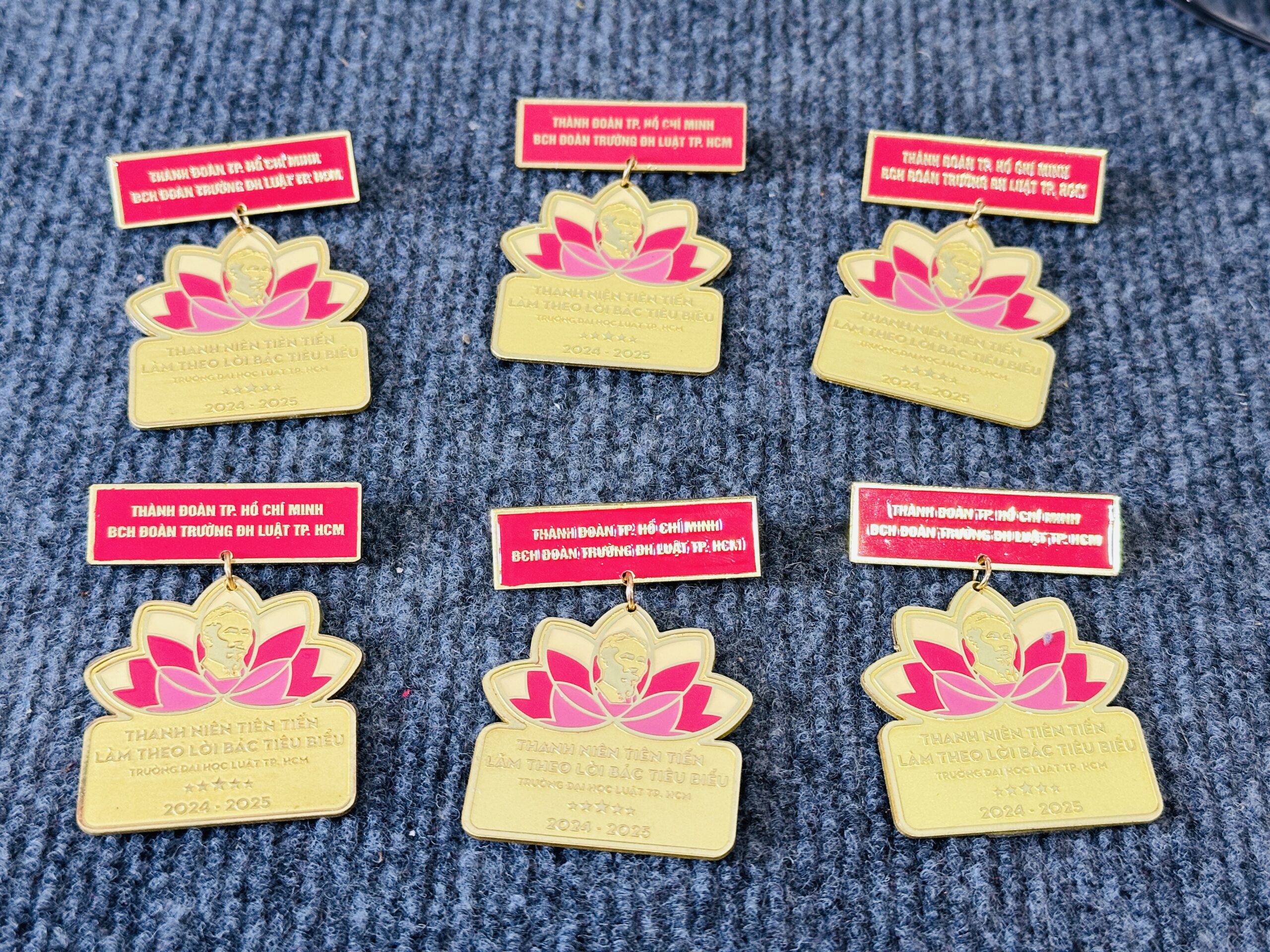 HUY HIỆU SẢN XUẤT THEO YÊU CẦU CAO CẤP 10 6 IMG 0897 scaled