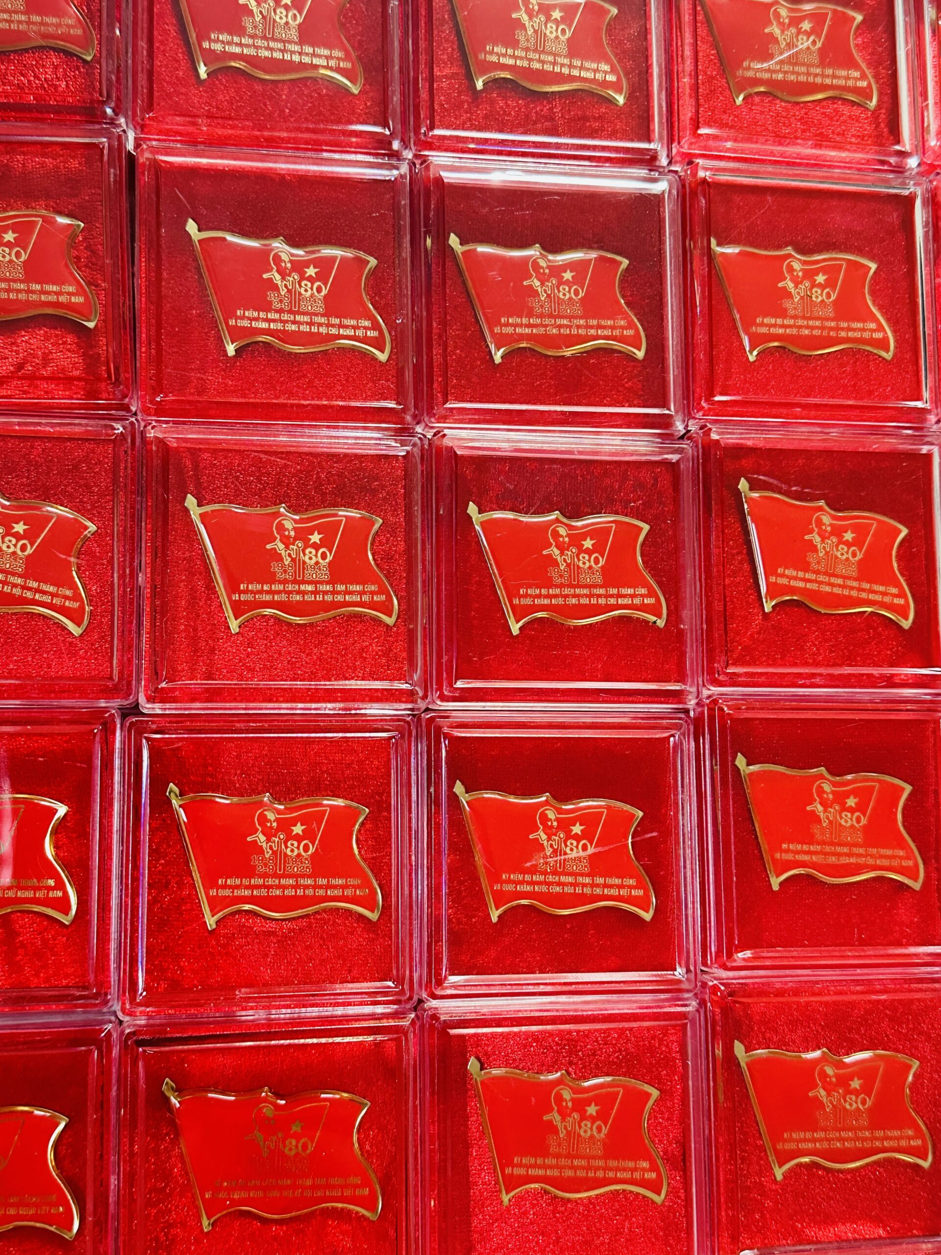 HUY HIỆU SẢN XUẤT THEO YÊU CẦU CAO CẤP 12 5 IMG 2867 scaled