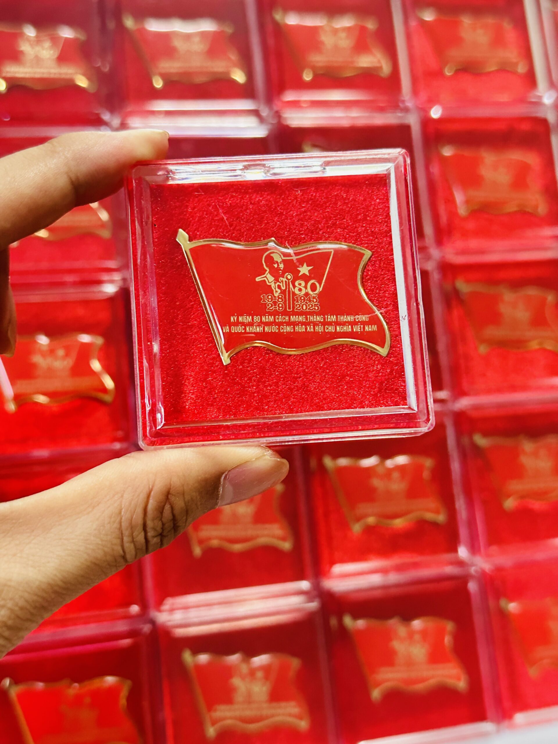 HUY HIỆU SẢN XUẤT THEO YÊU CẦU CAO CẤP 12 1 IMG 2868 scaled