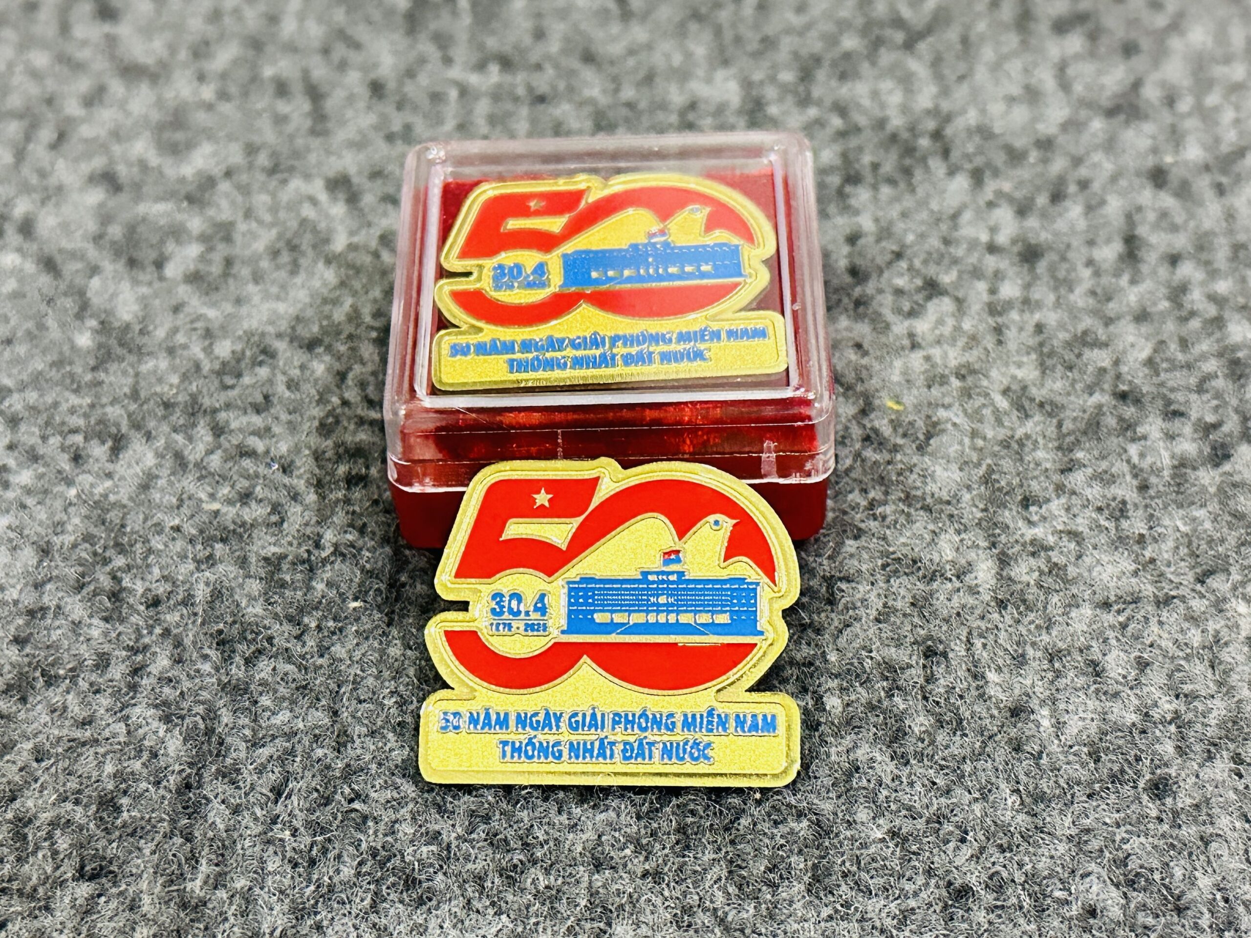 HUY HIỆU SẢN XUẤT THEO YÊU CẦU CAO CẤP 09 10 IMG 8893 scaled