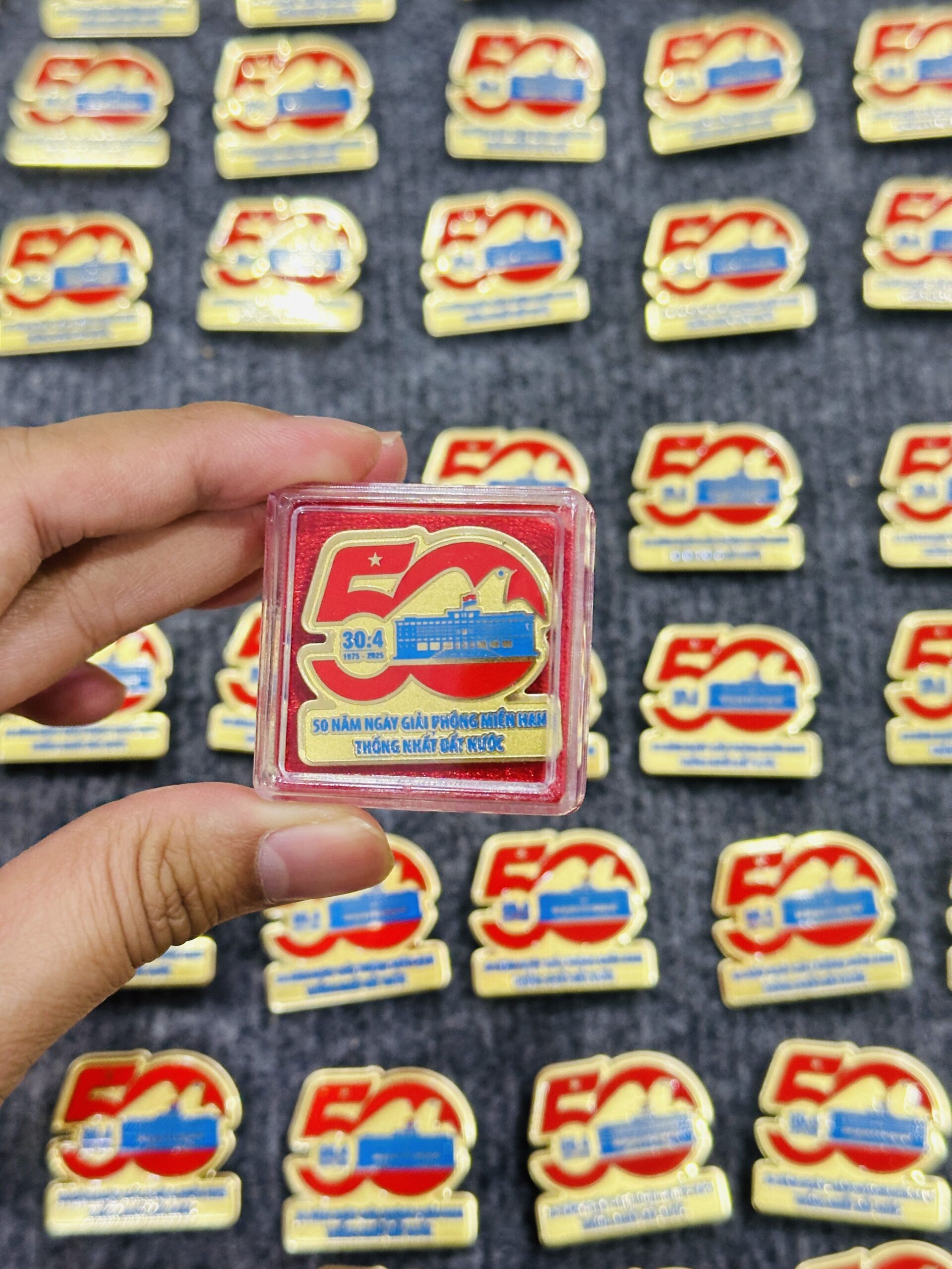 HUY HIỆU SẢN XUẤT THEO YÊU CẦU CAO CẤP 09 9 IMG 9390 scaled