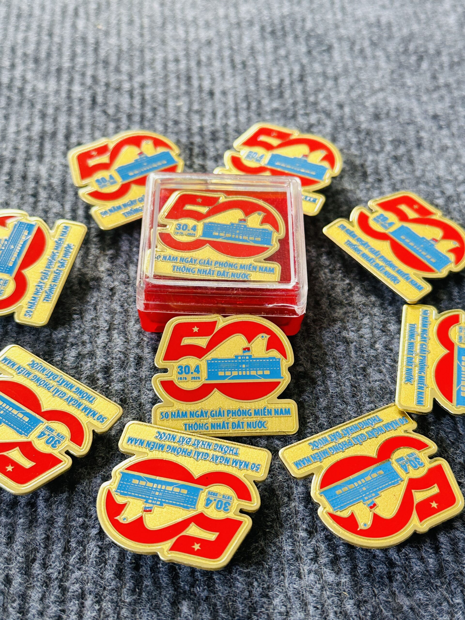 HUY HIỆU SẢN XUẤT THEO YÊU CẦU CAO CẤP 09 8 IMG 9781 scaled