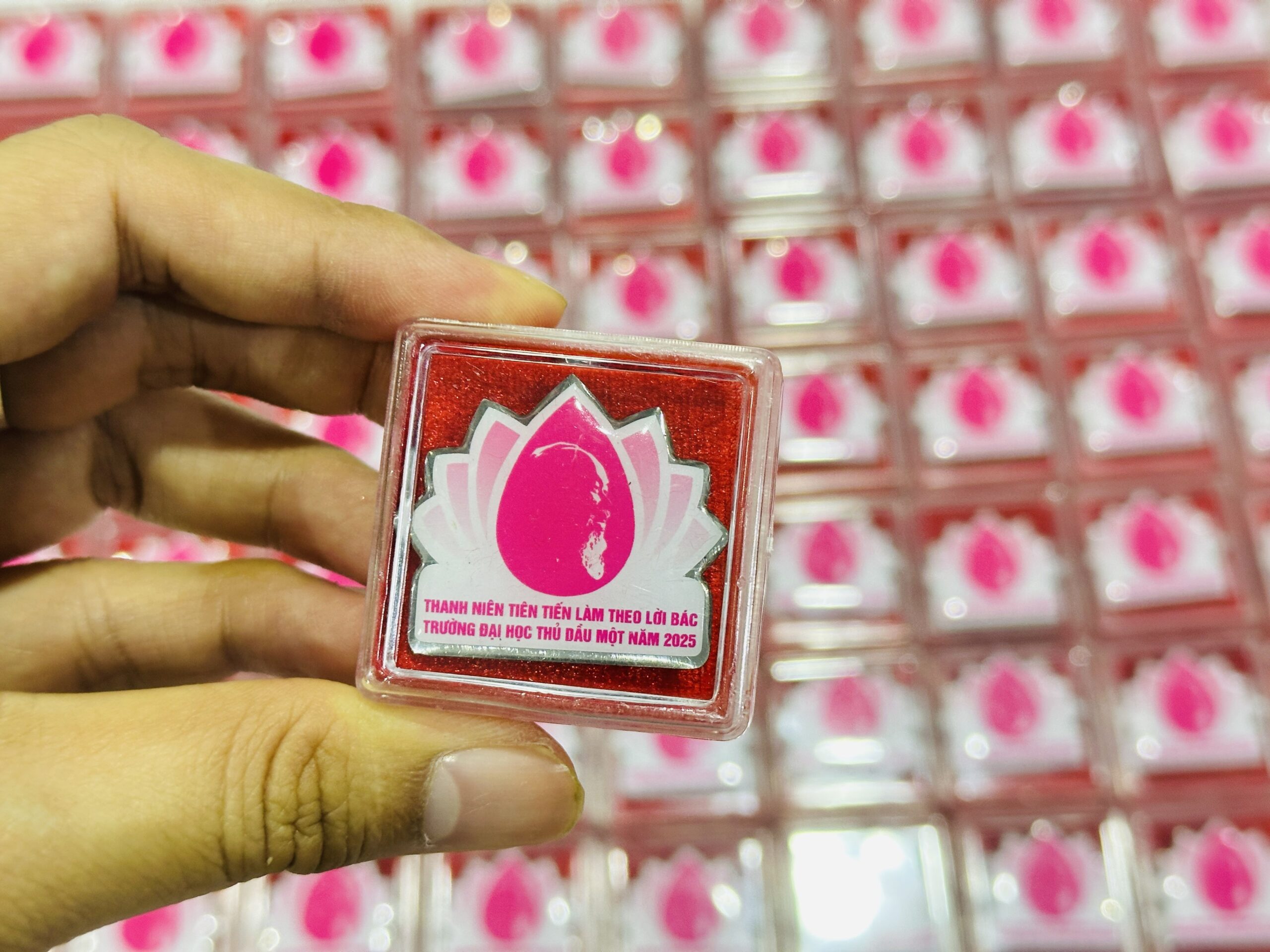 HUY HIỆU SẢN XUẤT THEO YÊU CẦU 04 1 z6871546365443 a3b758c7a802f4701360cb5c056b0b74 scaled