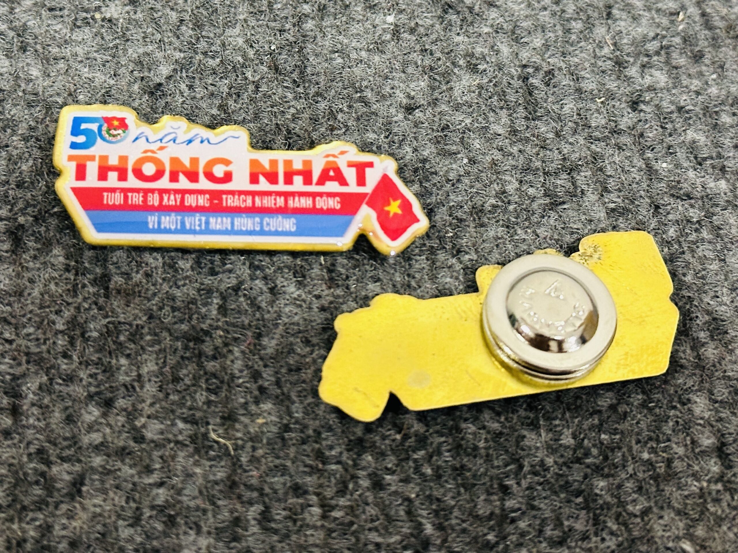 HUY HIỆU SẢN XUẤT THEO YÊU CẦU CAO CẤP 05 1 z6871546411179 39b3974a2ad6e6c0185d59f616f2f200 scaled