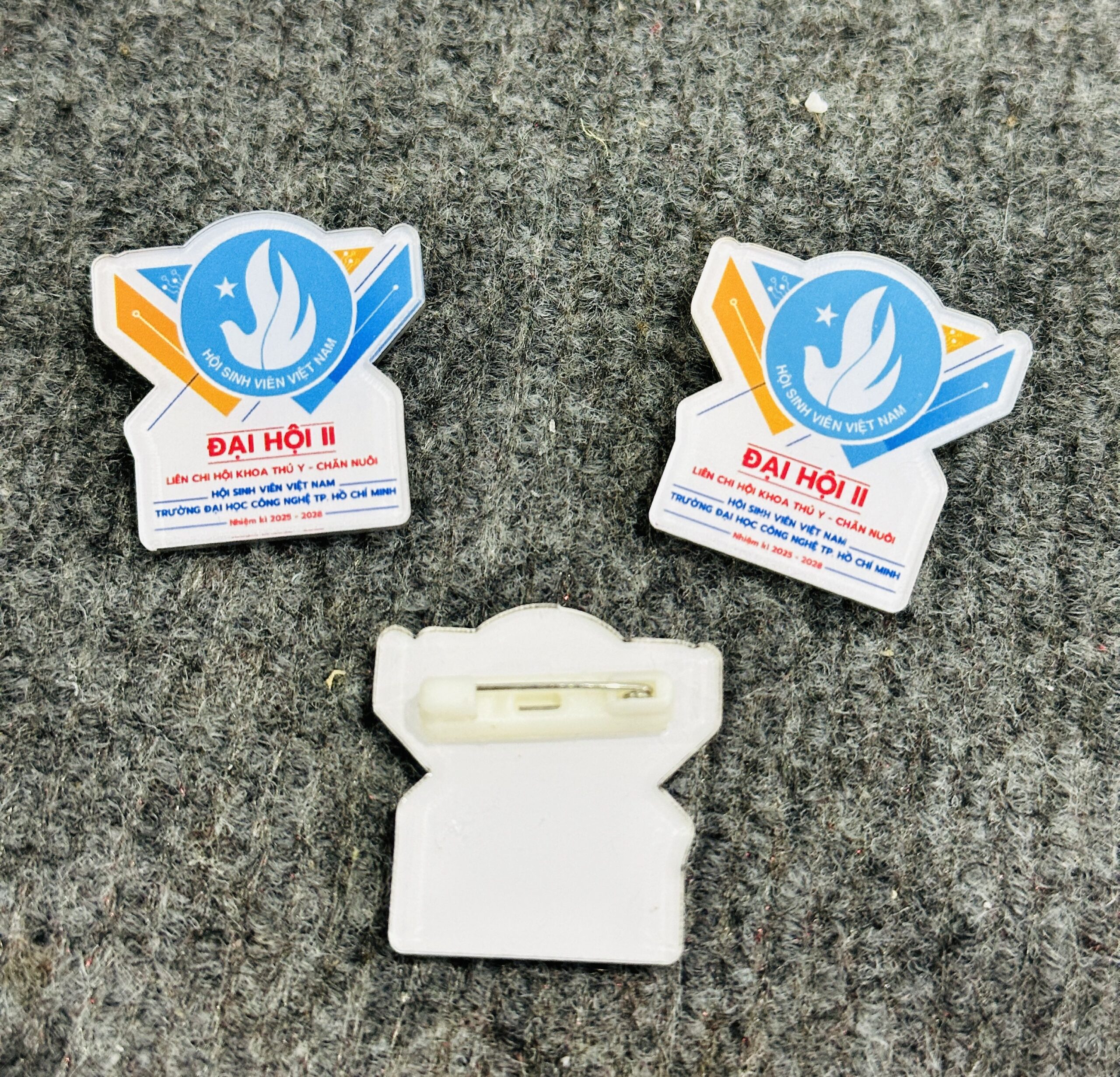 HUY HIỆU SẢN XUẤT THEO YÊU CẦU CAO CẤP 04 3 z6871546416499 2477e82407d5d3a522de88db07414cd0 scaled