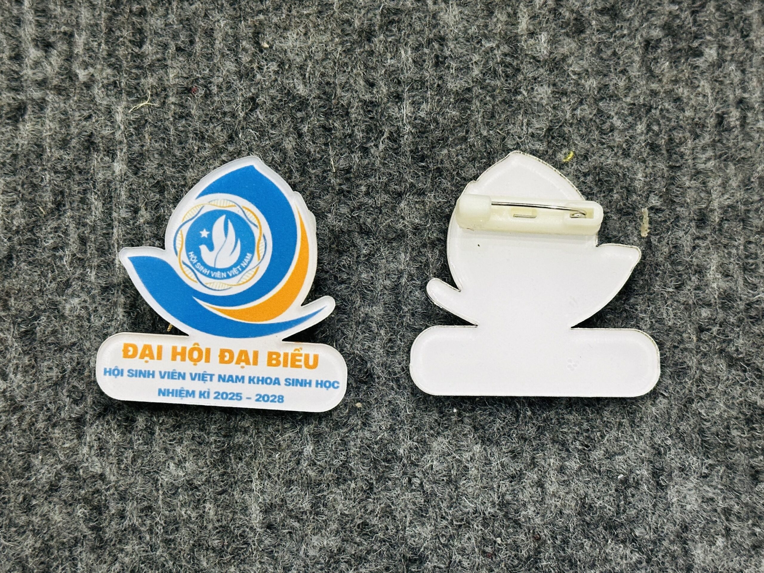 HUY HIỆU SẢN XUẤT THEO YÊU CẦU 01 1 z6871561028422 205fde75471f29a5ba8744a157ca1e31 1 scaled