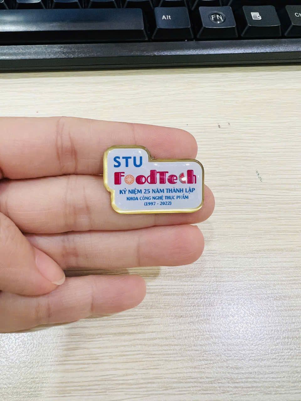 HUY HIỆU SẢN XUẤT THEO YÊU CẦU 03 1 z6871571559863 c51a0bdd2273069033ed2029920c97a0