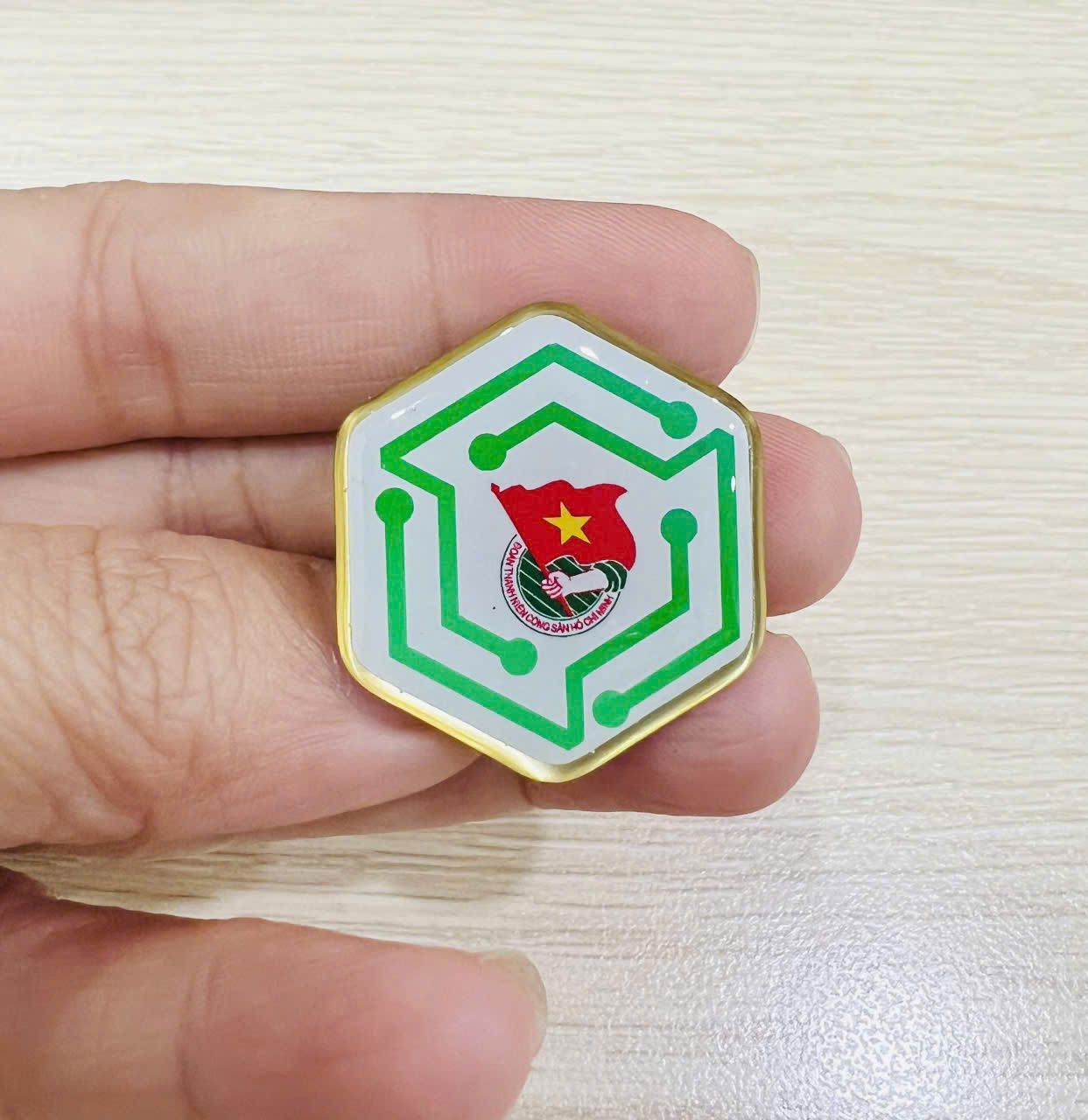 HUY HIỆU SẢN XUẤT THEO YÊU CẦU CAO CẤP 05 3 z6871571563930 45643f103db5aa69d999f19de1d8febe