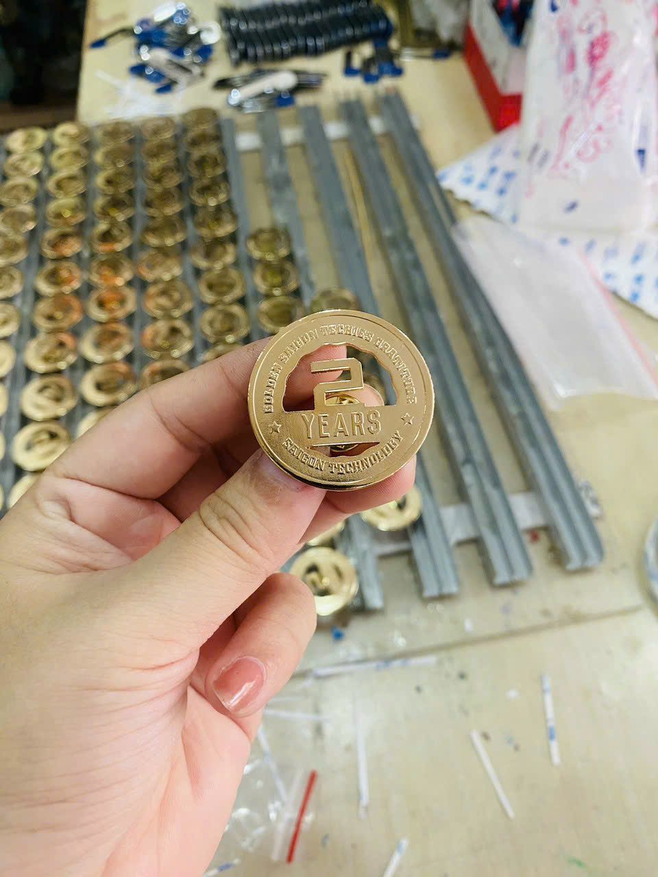 HUY HIỆU SẢN XUẤT THEO YÊU CẦU CAO CẤP 06 2 z6871571715536 952b14725d388039532996c1b01c46ba