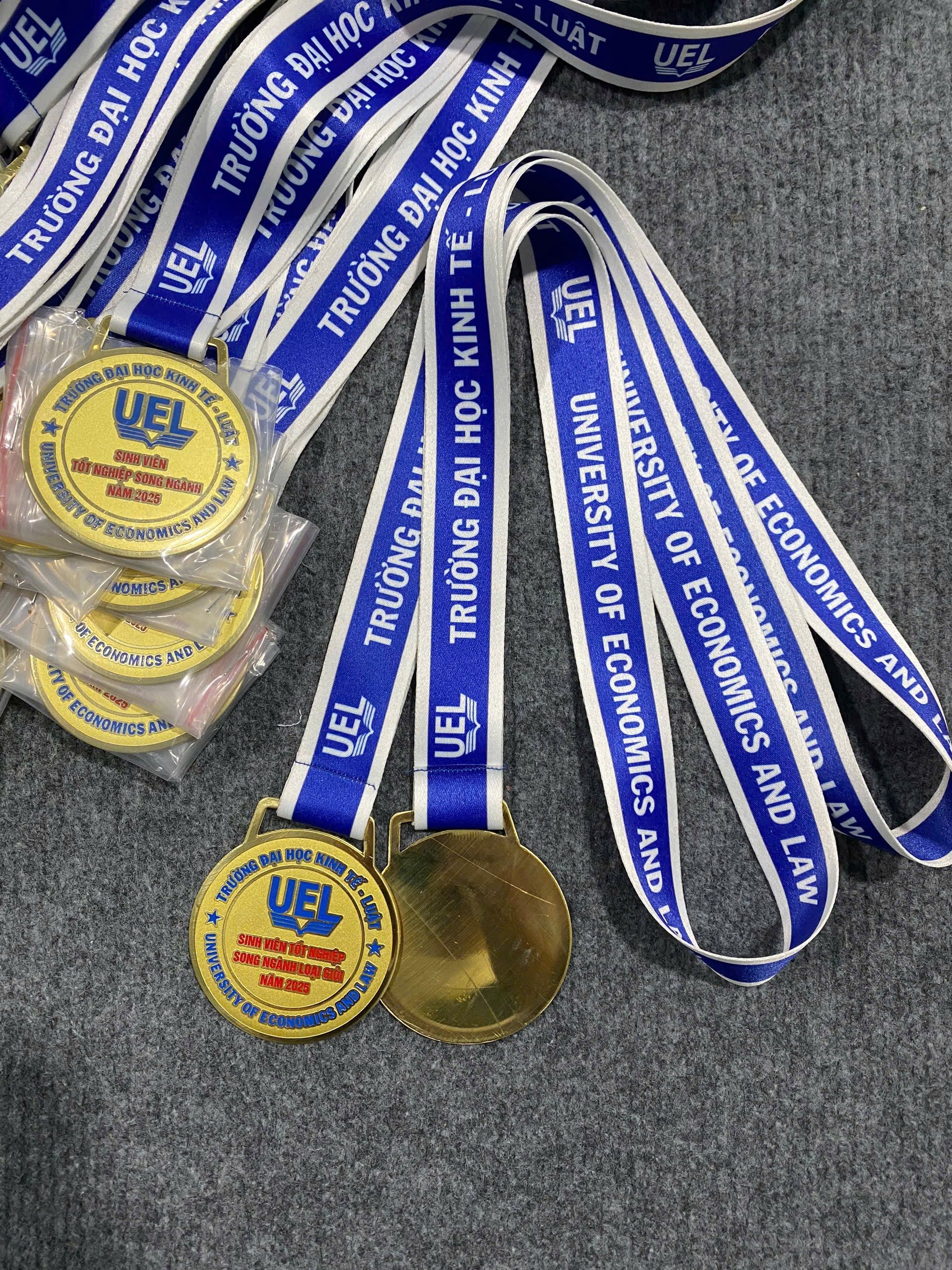 HUY CHƯƠNG ĂN MÒN 02 1 z6871606784158 b051d480b321efef2f05d282b8bb56df