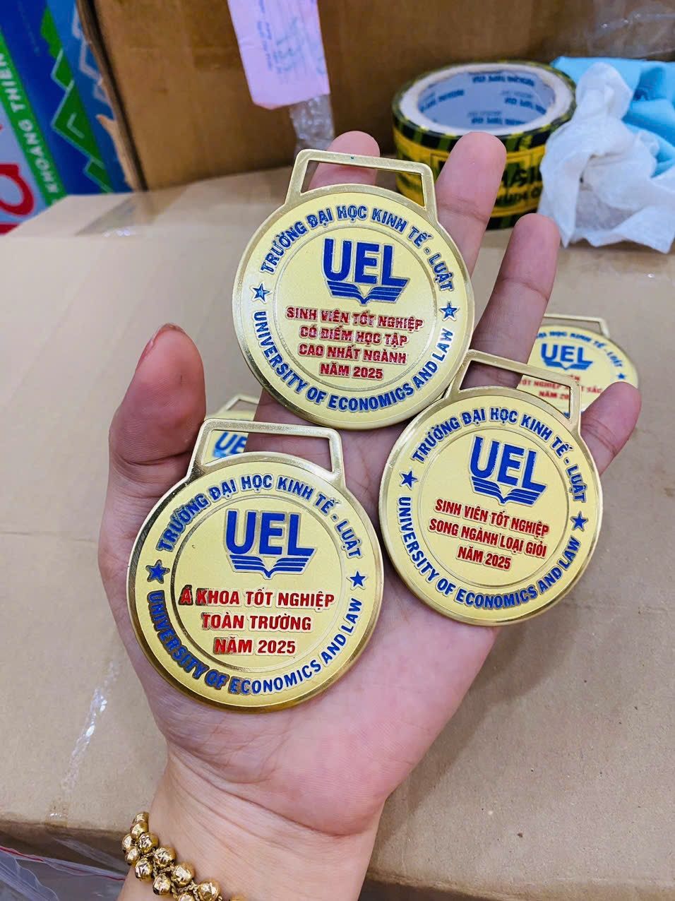 HUY CHƯƠNG ĂN MÒN 01 5 z6871606793538 78c9d35ccb771167c3cba18adc3c9d58