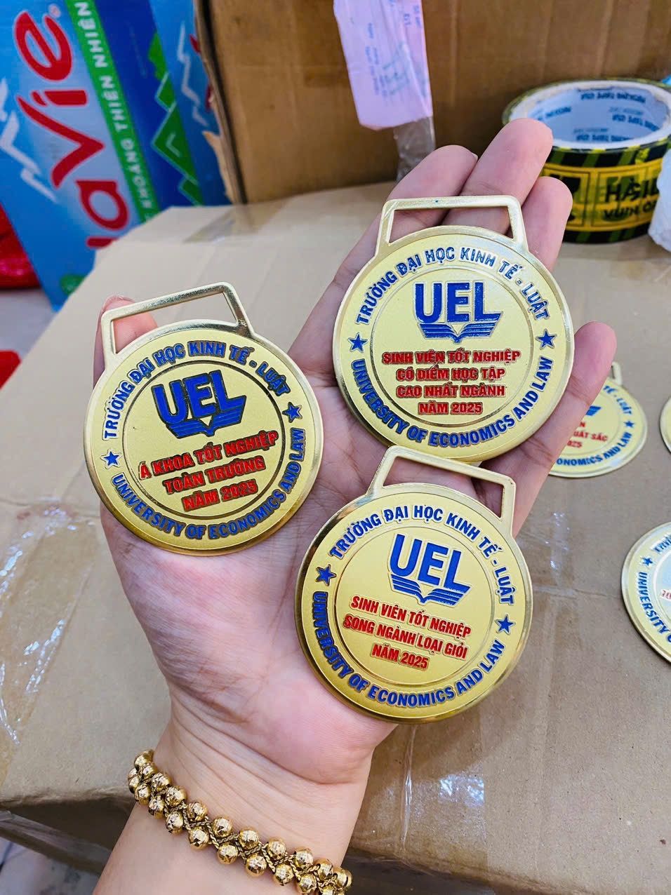 HUY CHƯƠNG ĂN MÒN 01 4 z6871606797723 5c7d2bf86db327299d56dbf06c7be596