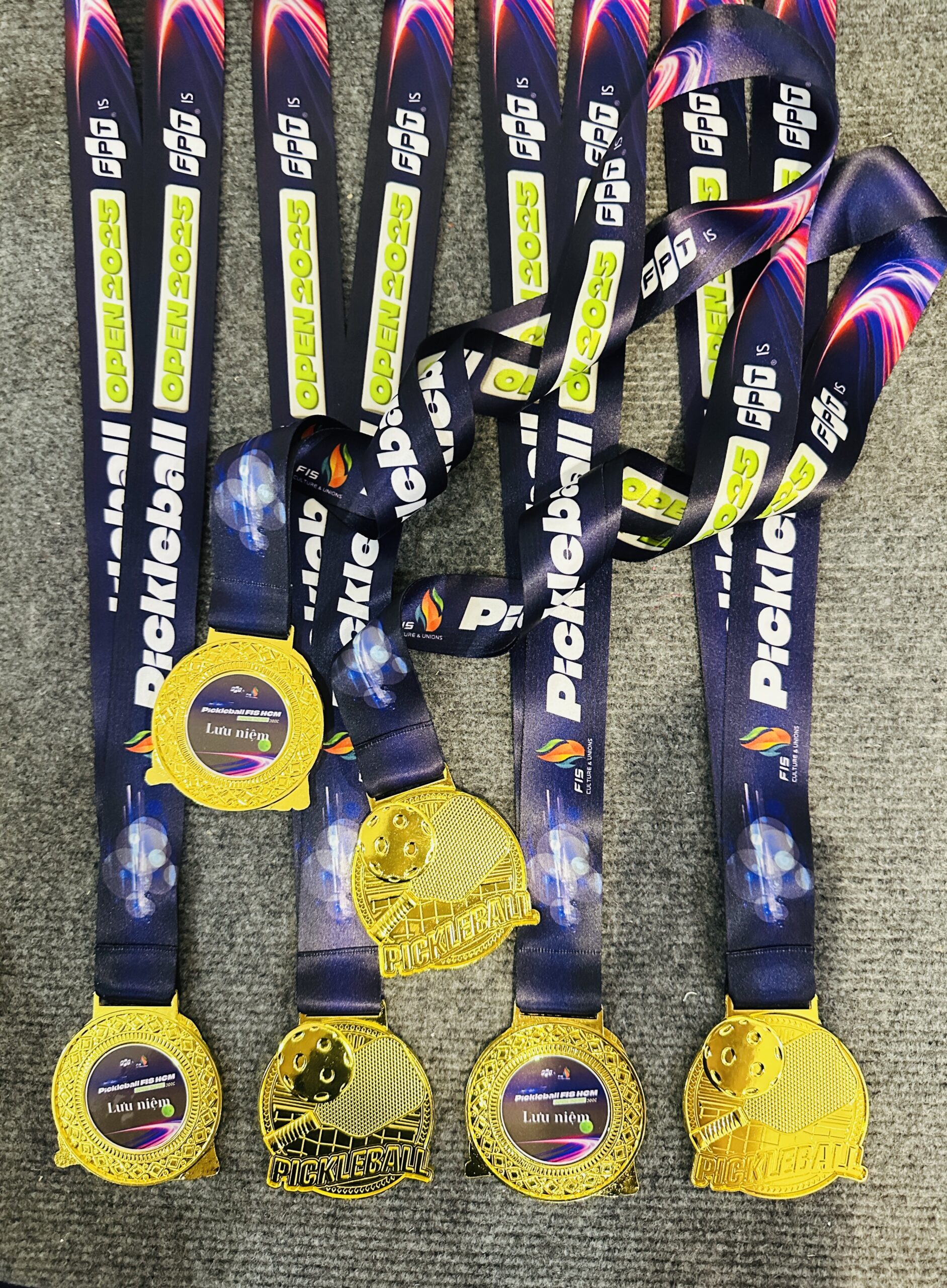 HUY CHƯƠNG THỂ THAO 06 1 z6871606839938 18a330301b43b8fd0abc380e5b2495a6 scaled