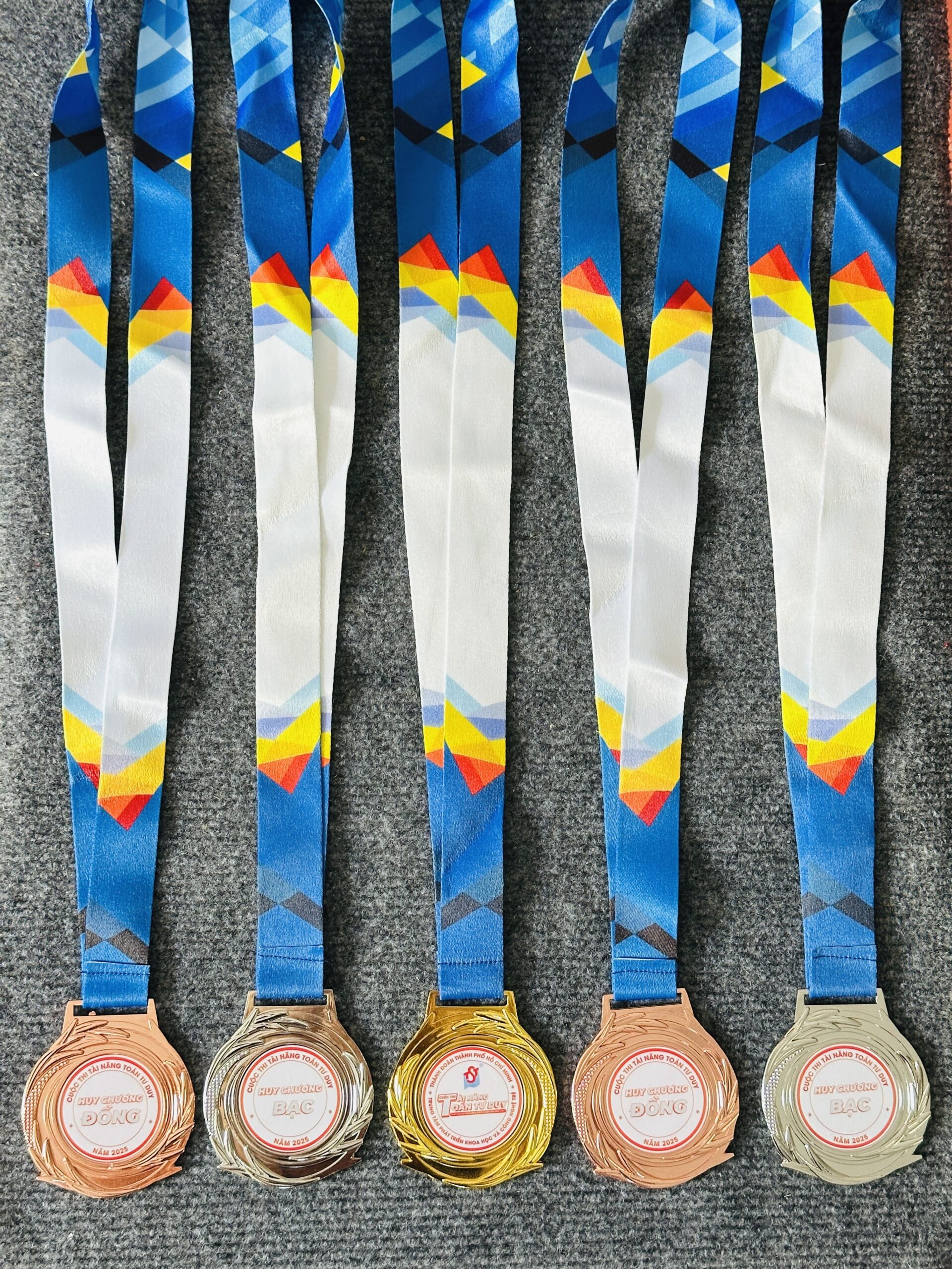 HUY CHƯƠNG THỂ THAO 03 4 z6871606858870 5db20a363dccf8f77785515858d58730 scaled