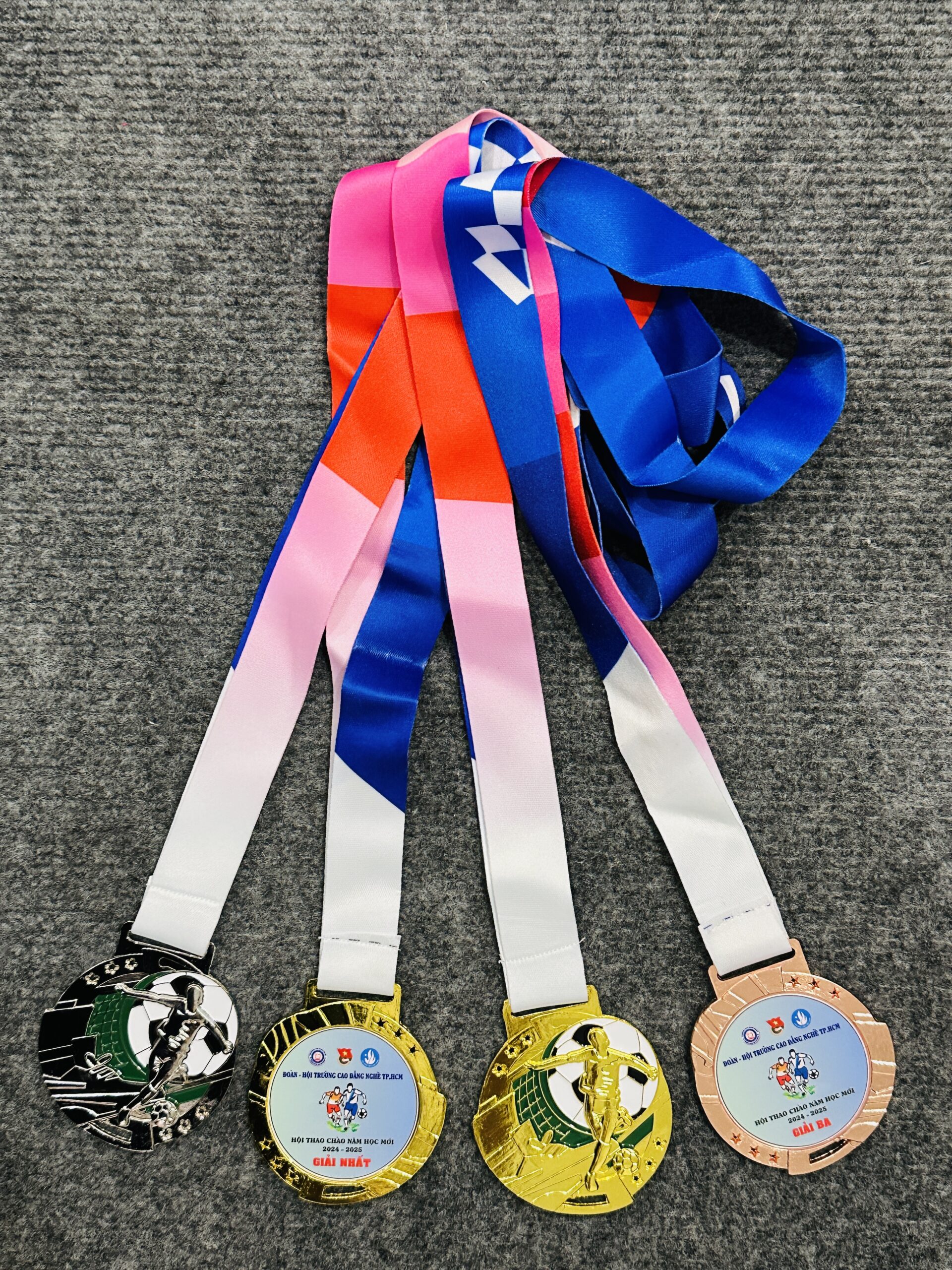 HUY CHƯƠNG THỂ THAO 11 2 z6871641755997 16ce10ba6e59aeebfb997d0652539fd0 scaled