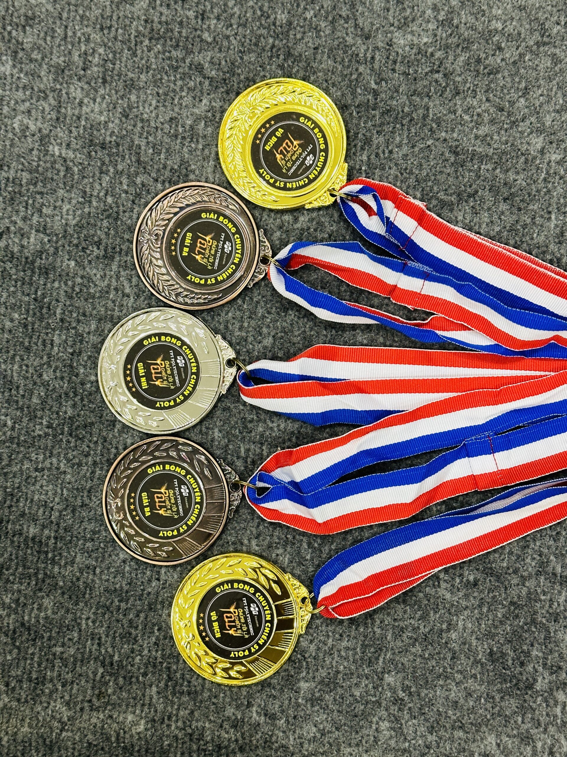 HUY CHƯƠNG THỂ THAO 09 3 z6871641770195 f7c8b4773d57396271e9f298f4f7fae5 scaled