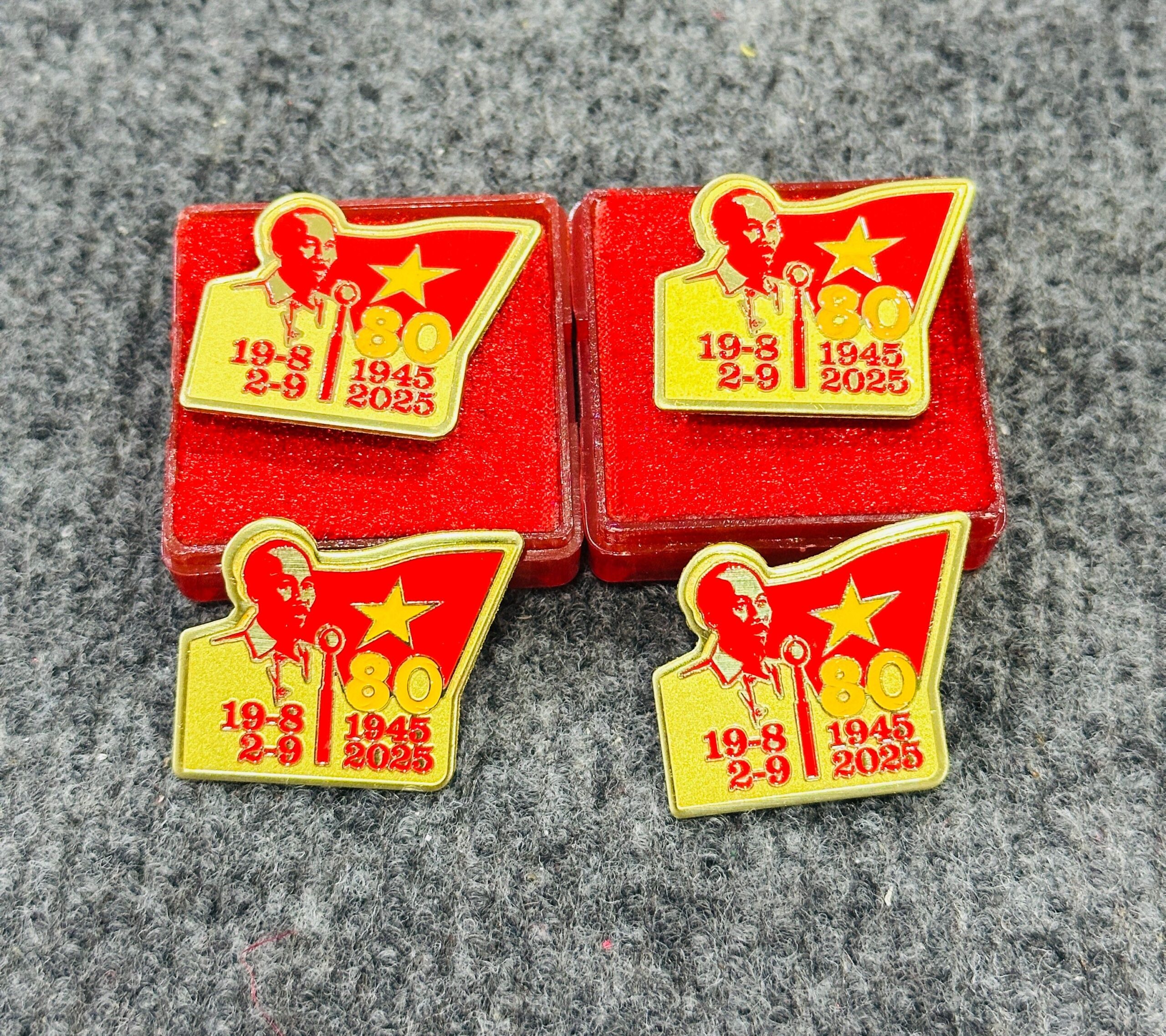 HUY HIỆU SẢN XUẤT THEO YÊU CẦU CAO CẤP 01 1 z6871650005376 4d324ede528c9cb34d92d71464b97202 scaled