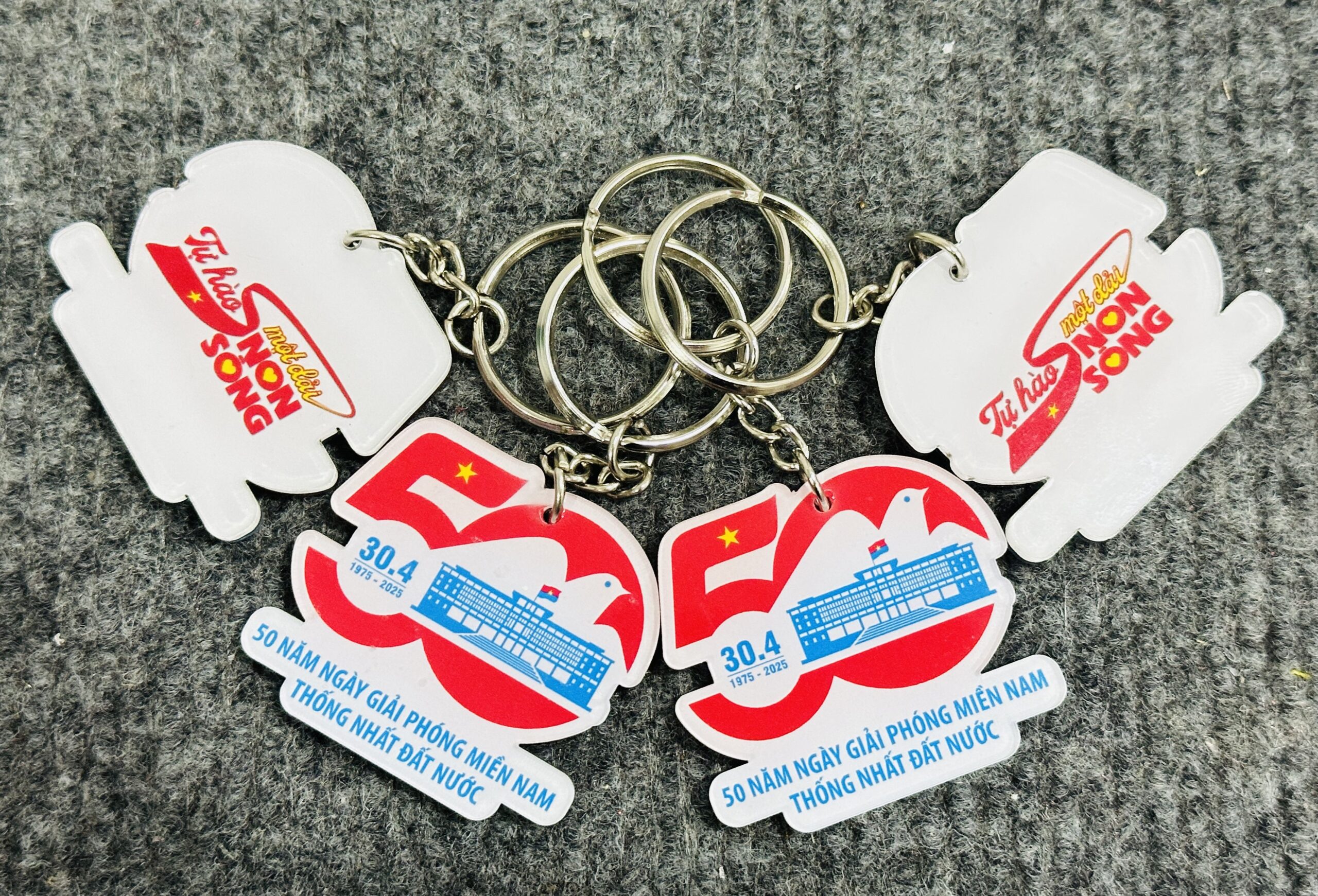 MÓC KHOÁ SẢN XUẤT THEO YÊU CẦU 16 1 z6871741750888 7da8550539fc831806d1b500a6974f47 scaled