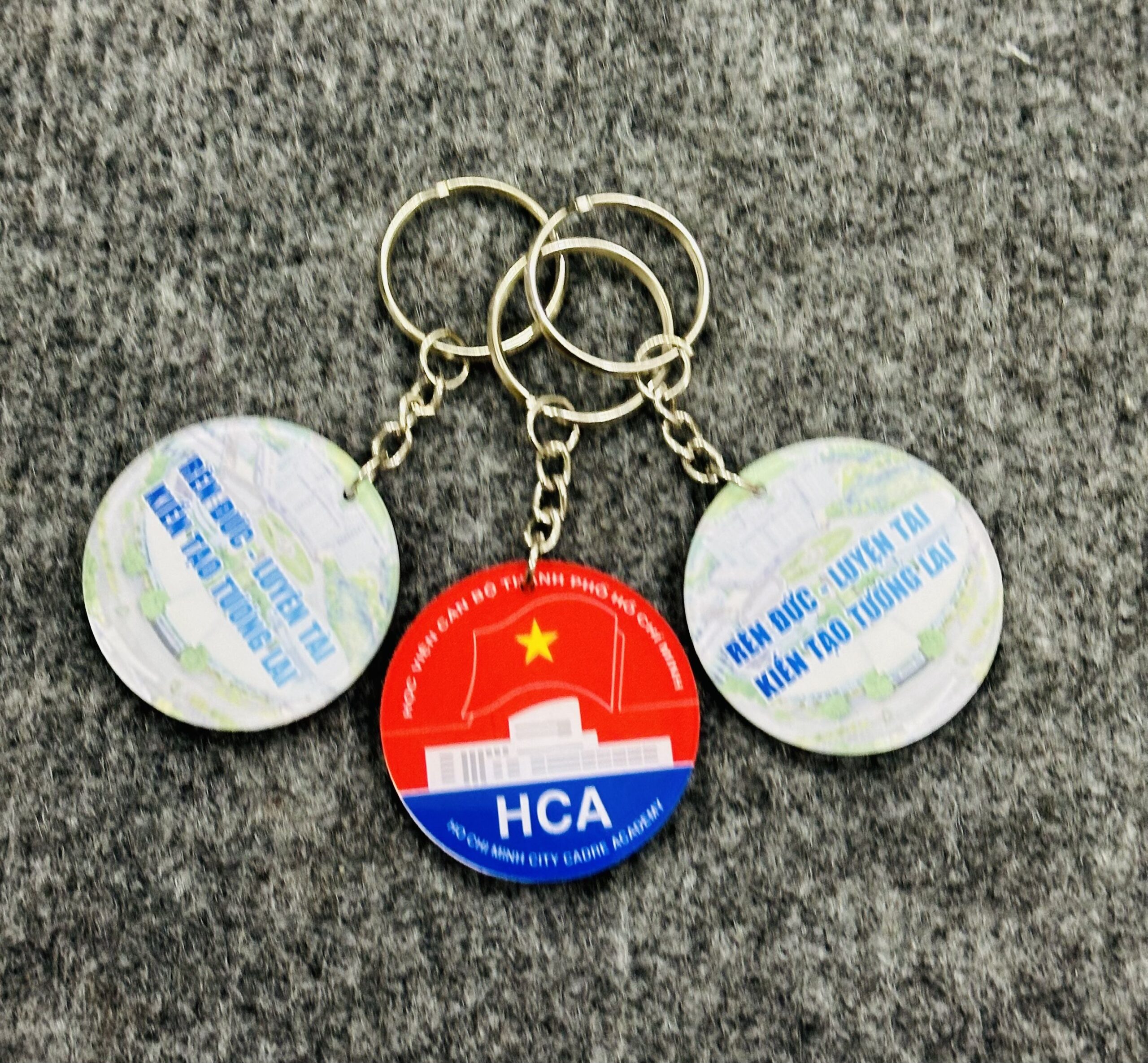 MÓC KHOÁ SẢN XUẤT THEO YÊU CẦU 04 2 z6871745562180 bccd246823f32f15a68ed609284cd99f scaled