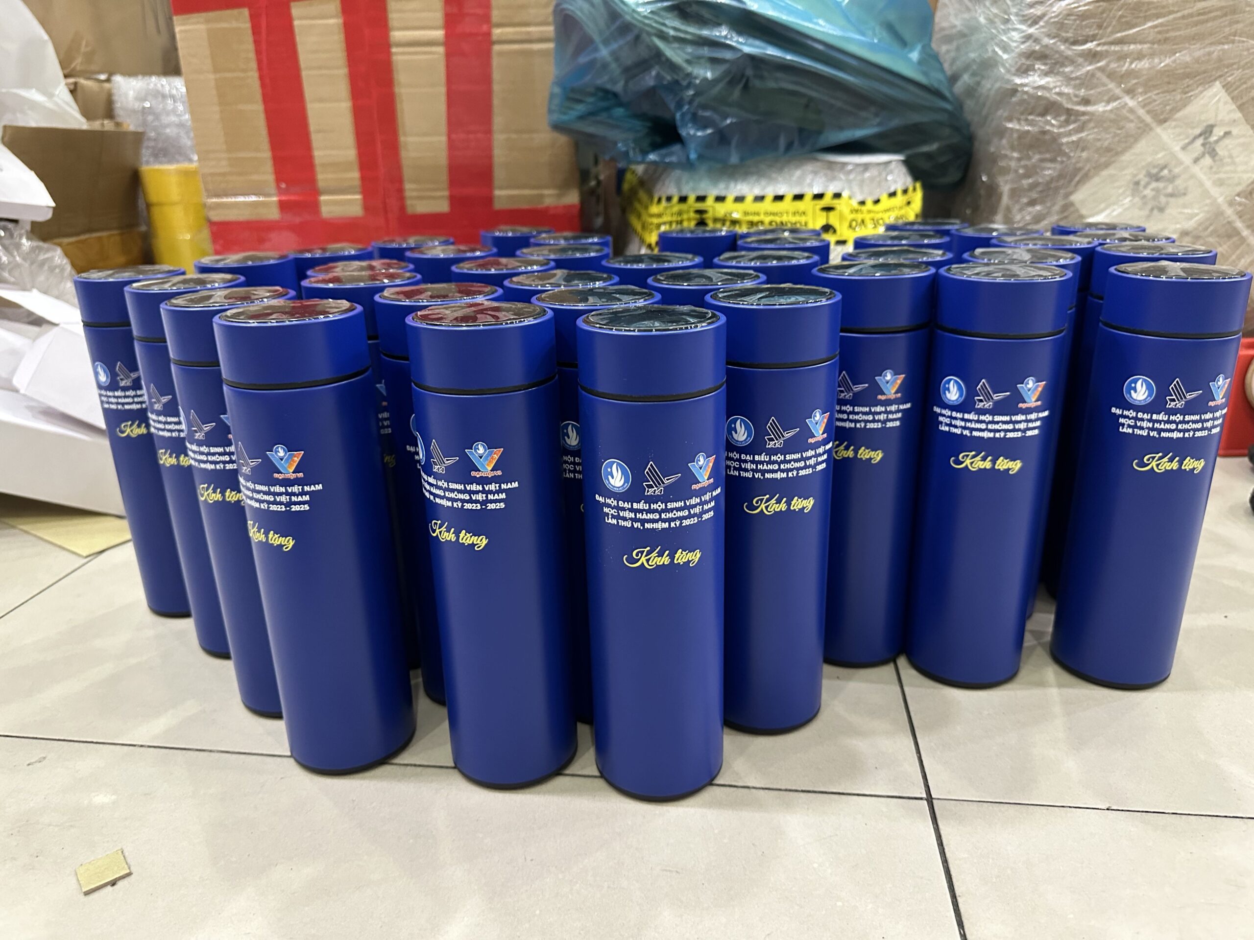 Bình giữ nhiệt chất lượng cao 06 3 z6871776269828 a1d5783efbb7620f8c675a7c81d6558a scaled