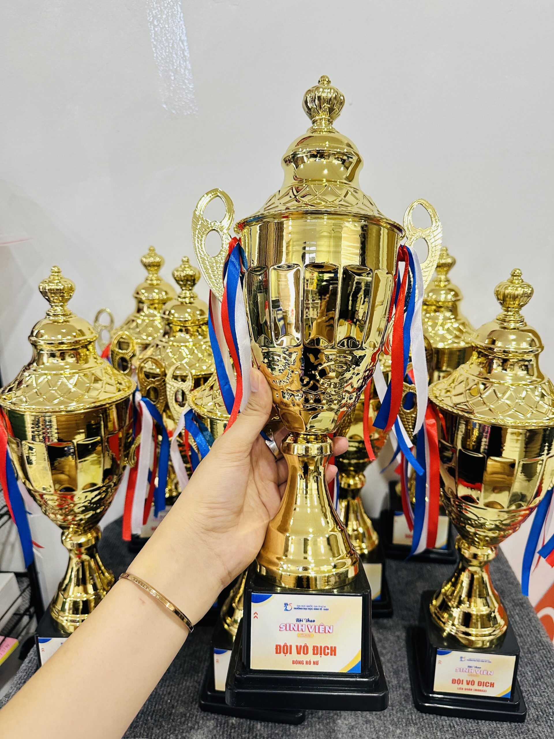 CÚP THỂ THAO 16 3 z6871798907516 2a1c25684897f9f7d57b32926c68940e scaled