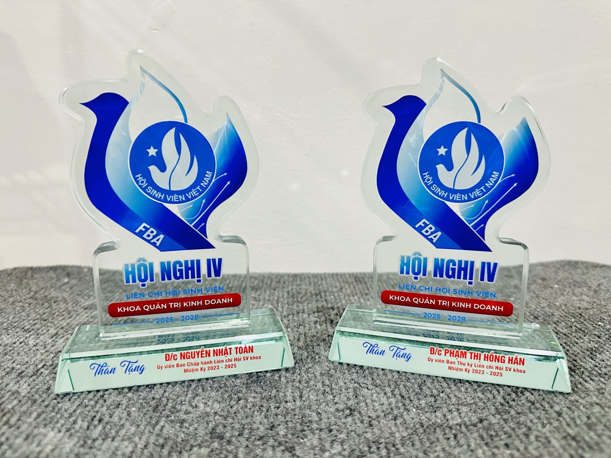 KỶ NIỆM CHƯƠNG CẮT THEO LOGO – THEO MẪU THIẾT KẾ RIÊNG 08 2 z6871811940978 7f5b9b220cf1183941aea62596df5929 scaled