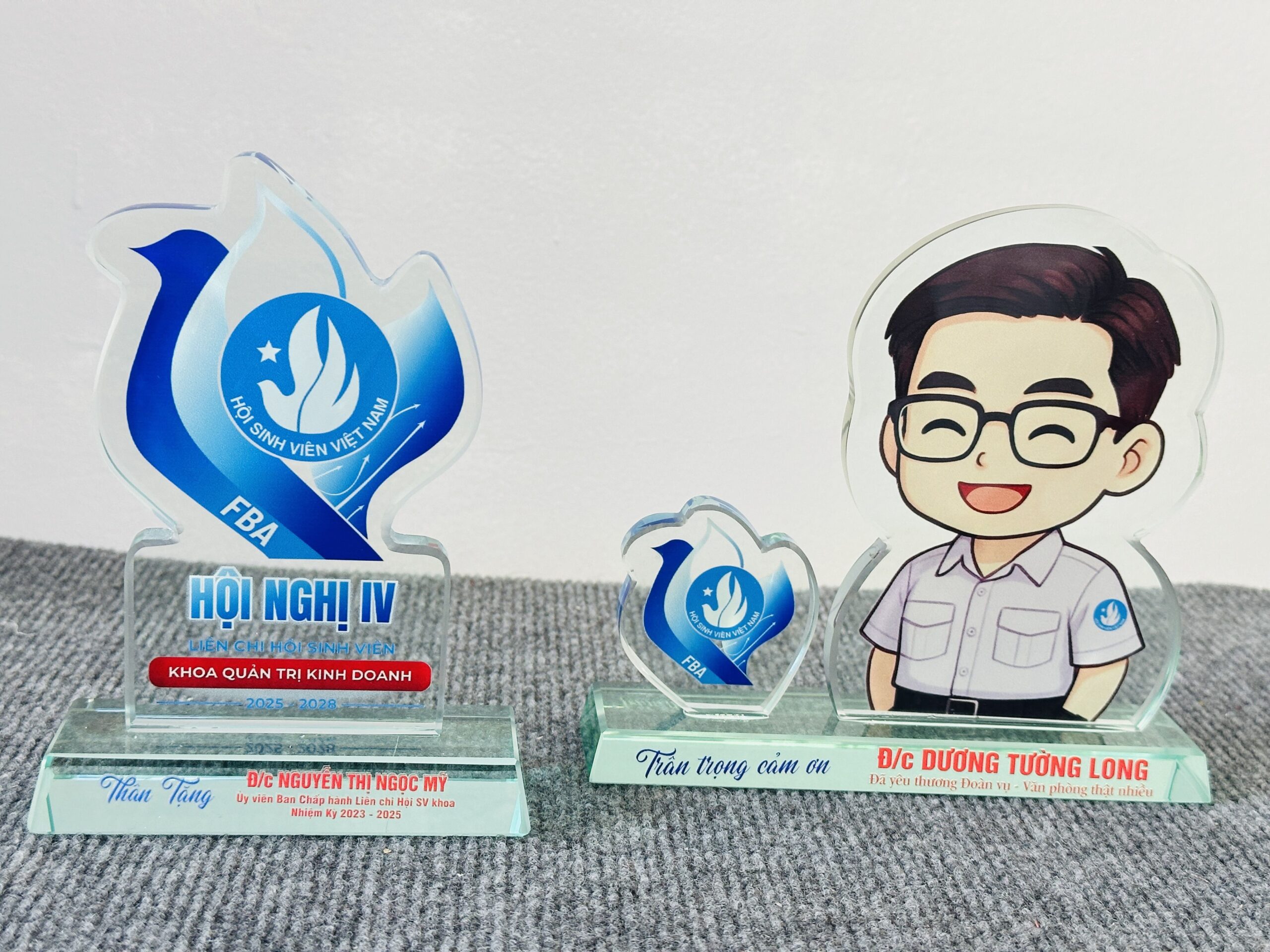 KỶ NIỆM CHƯƠNG CẮT THEO LOGO – THEO MẪU THIẾT KẾ RIÊNG 08 1 z6871811963966 de1cfc533589293245f5fe9a90a940fa scaled