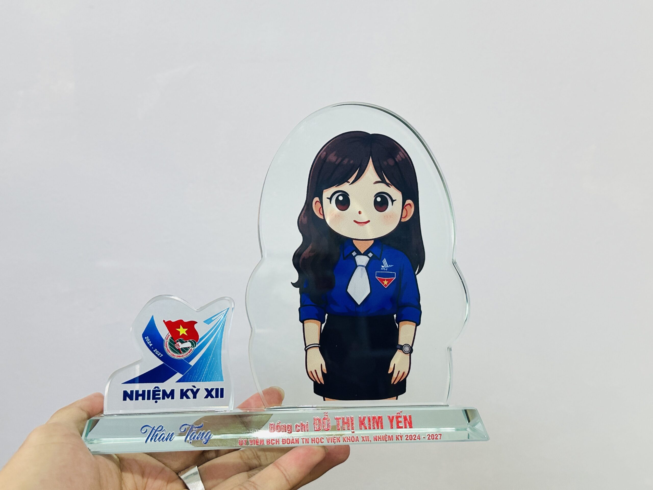 KỶ NIỆM CHƯƠNG CẮT THEO LOGO – THEO MẪU THIẾT KẾ RIÊNG 09 2 z6871824176221 e175dfbb1375c7265a59eb1492417bba scaled