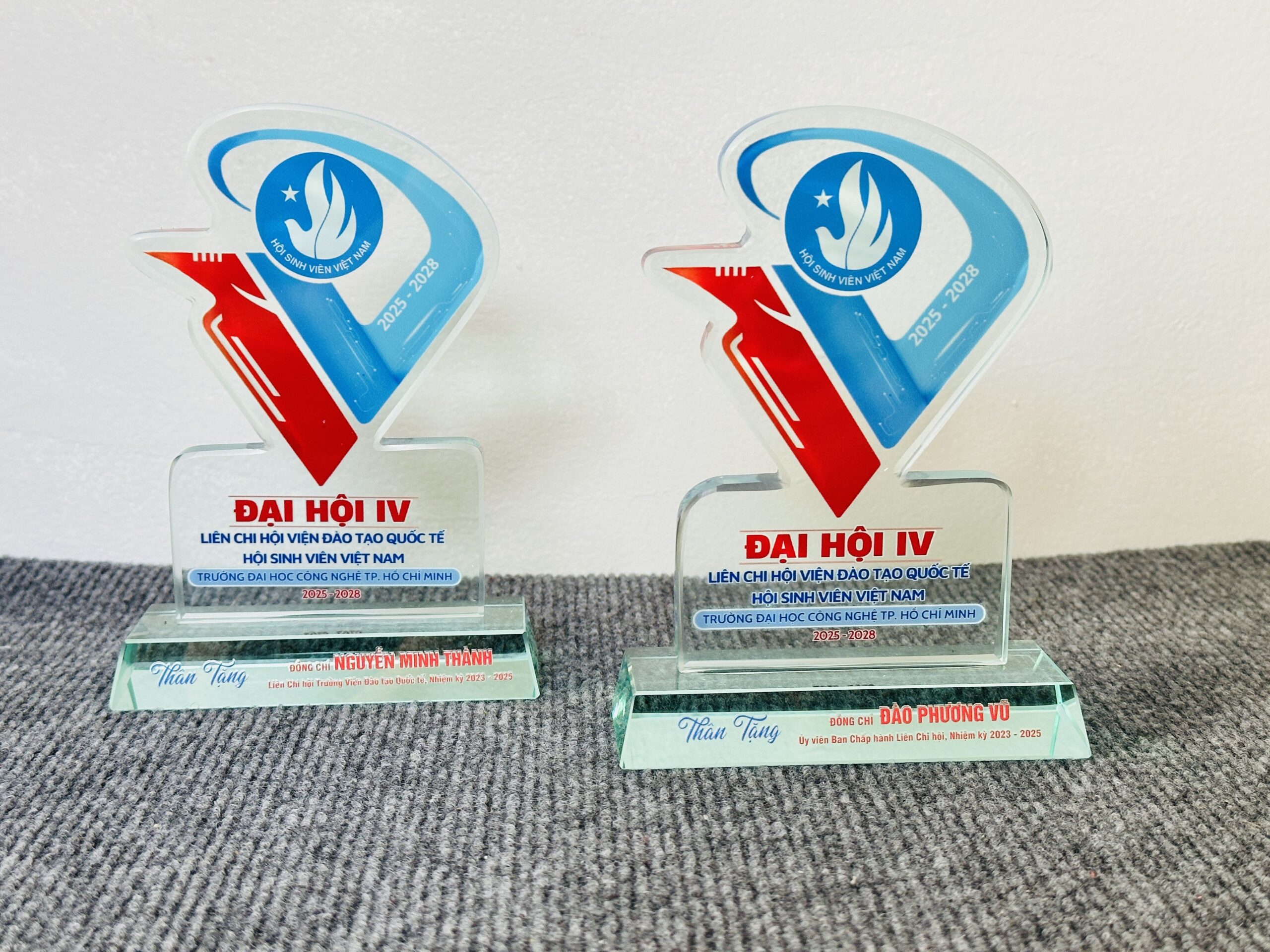 KỶ NIỆM CHƯƠNG CẮT THEO LOGO – THEO MẪU THIẾT KẾ RIÊNG 10 2 z6871824204282 dda66dcab2e38c05fb5c3078a96c97e4 scaled