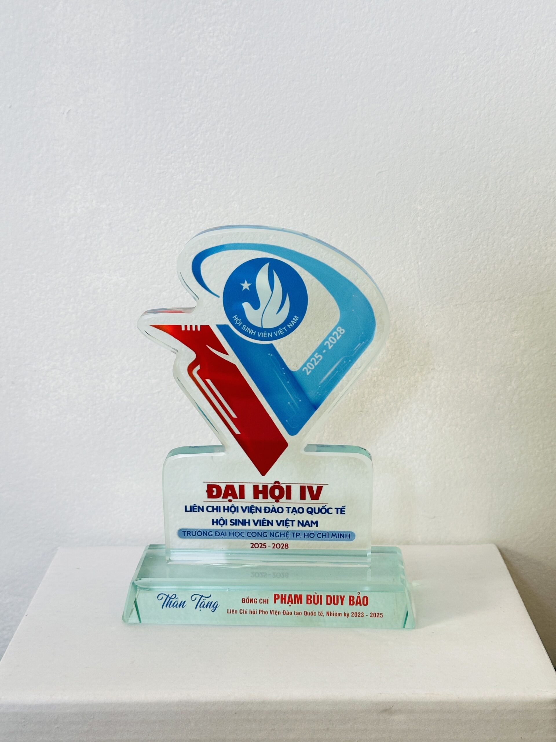 KỶ NIỆM CHƯƠNG CẮT THEO LOGO – THEO MẪU THIẾT KẾ RIÊNG 10 1 z6871824204579 a467d74c0713832f753ef860c560b43e scaled