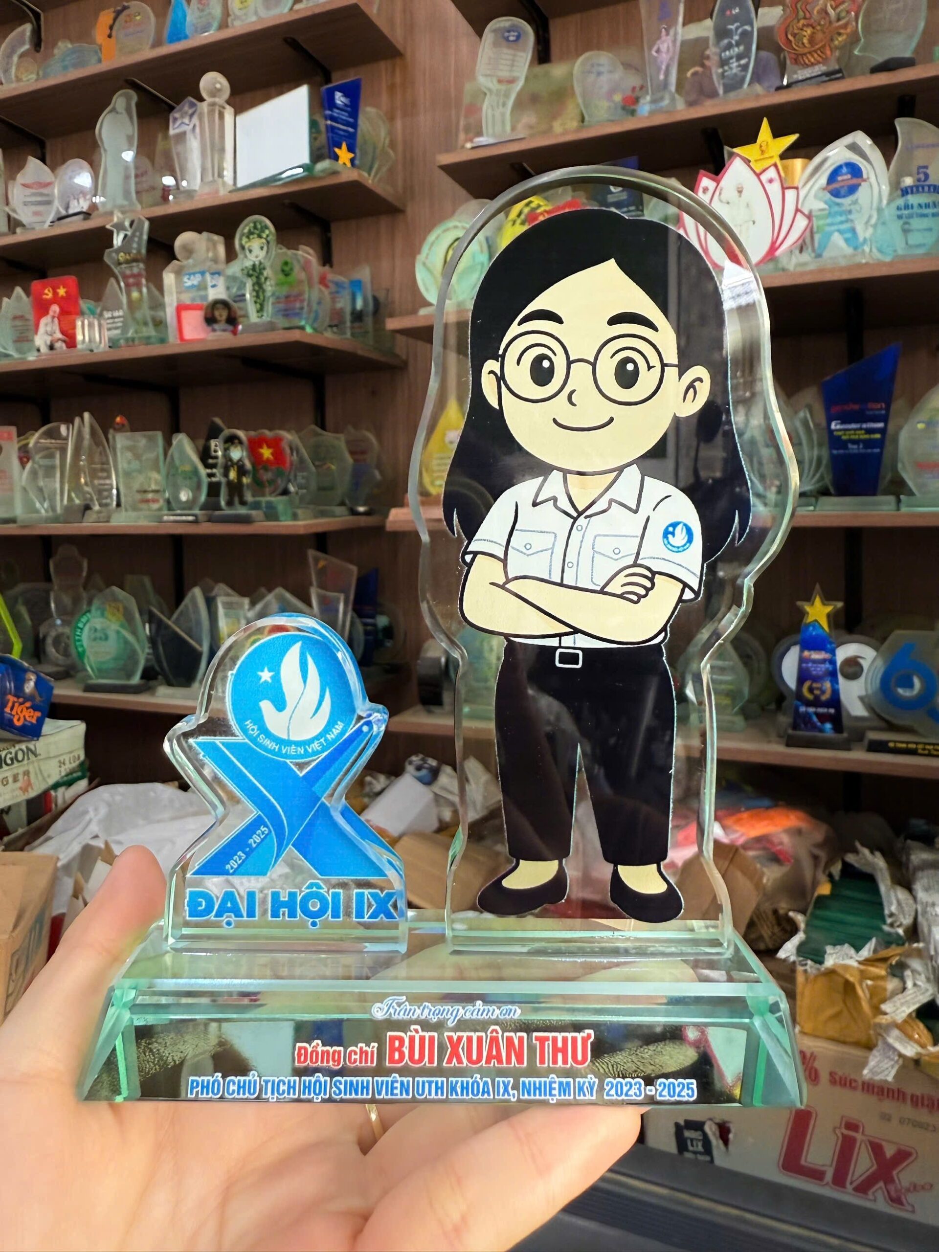 KỶ NIỆM CHƯƠNG CẮT THEO LOGO – THEO MẪU THIẾT KẾ RIÊNG 11 1 z6871824232189 e19b518d60f392c67e396b389952a907 scaled