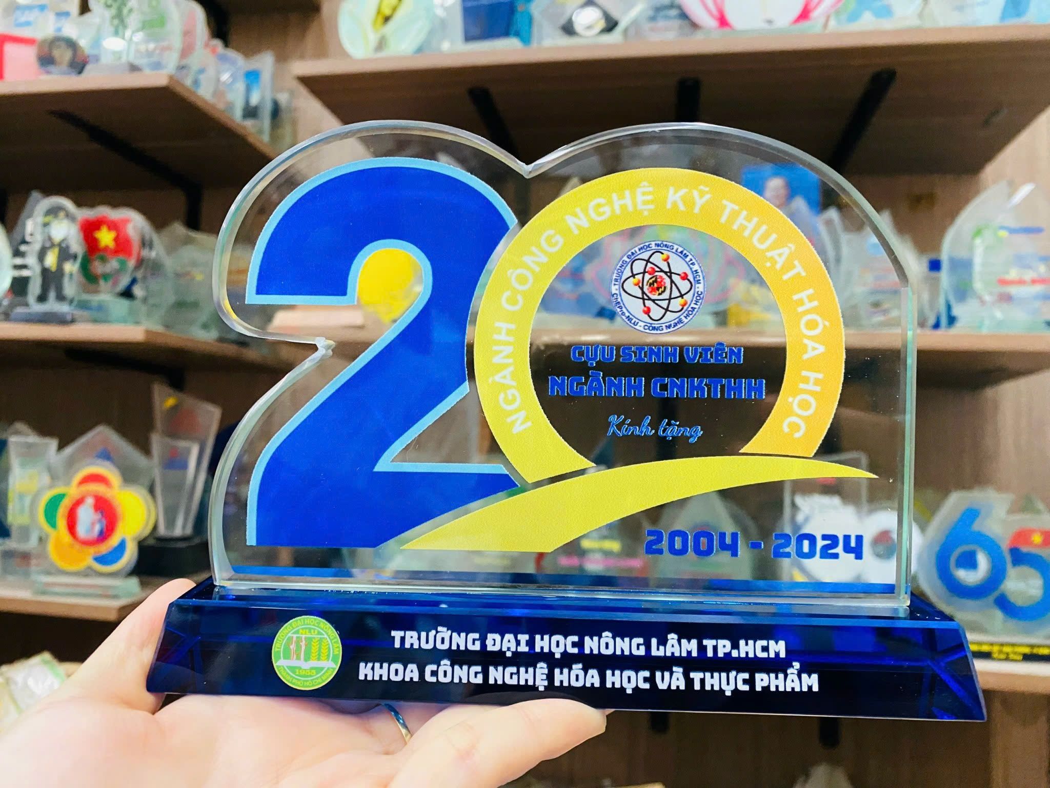 KỶ NIỆM CHƯƠNG CẮT THEO LOGO – THEO MẪU THIẾT KẾ RIÊNG 12 1 z6871824249559 964855d127a989472e3620392403d4c1