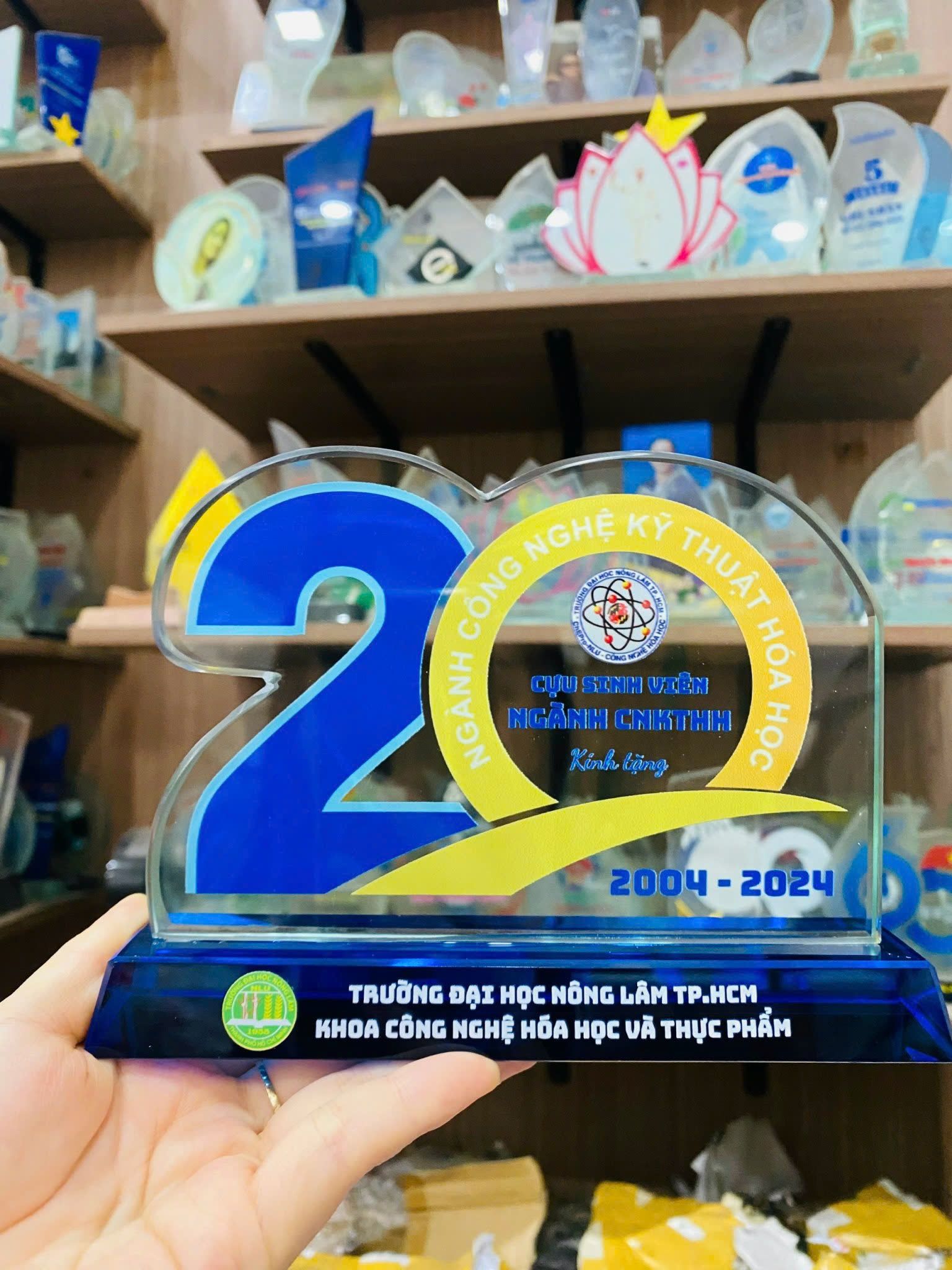 KỶ NIỆM CHƯƠNG CẮT THEO LOGO – THEO MẪU THIẾT KẾ RIÊNG 12 3 z6871824251940 f6bb4b28c8e0de5e0f39693405cc18fa