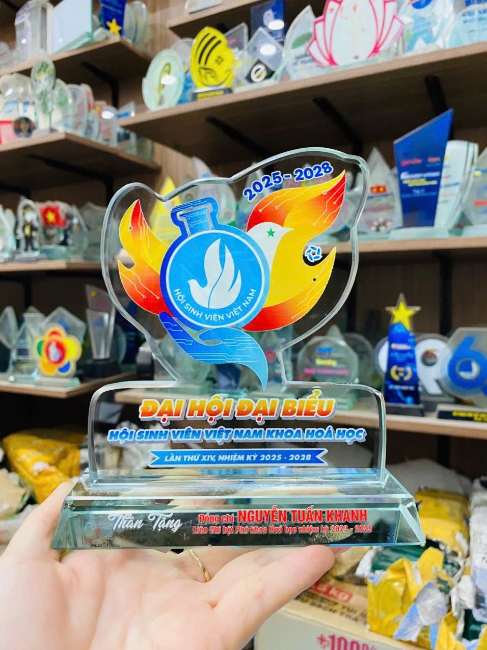 KỶ NIỆM CHƯƠNG CẮT THEO LOGO – THEO MẪU THIẾT KẾ RIÊNG 11 4 z6871824255000 0a5d1ace94e776fa9f1edd8dbe30823e