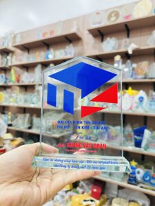 KỶ NIỆM CHƯƠNG CẮT THEO LOGO – THEO MẪU THIẾT KẾ RIÊNG 13 12 z6871824284378 d899ccf41ca5f5c8c22cd20d553cddc0