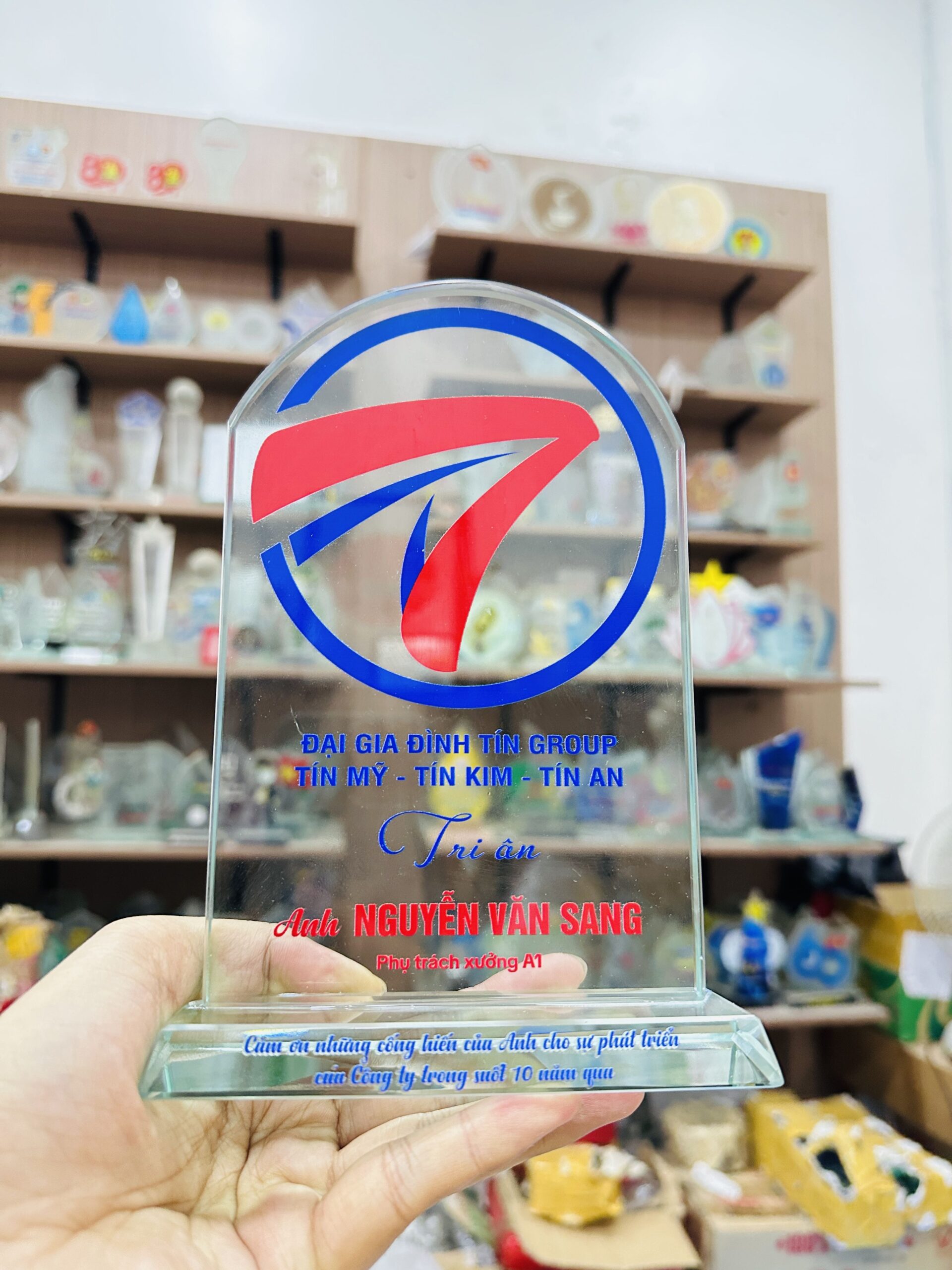 KỶ NIỆM CHƯƠNG CẮT THEO LOGO – THEO MẪU THIẾT KẾ RIÊNG 13 1 z6871824293712 7bb39576c763c2bc0349b8f3ff71bc0c scaled