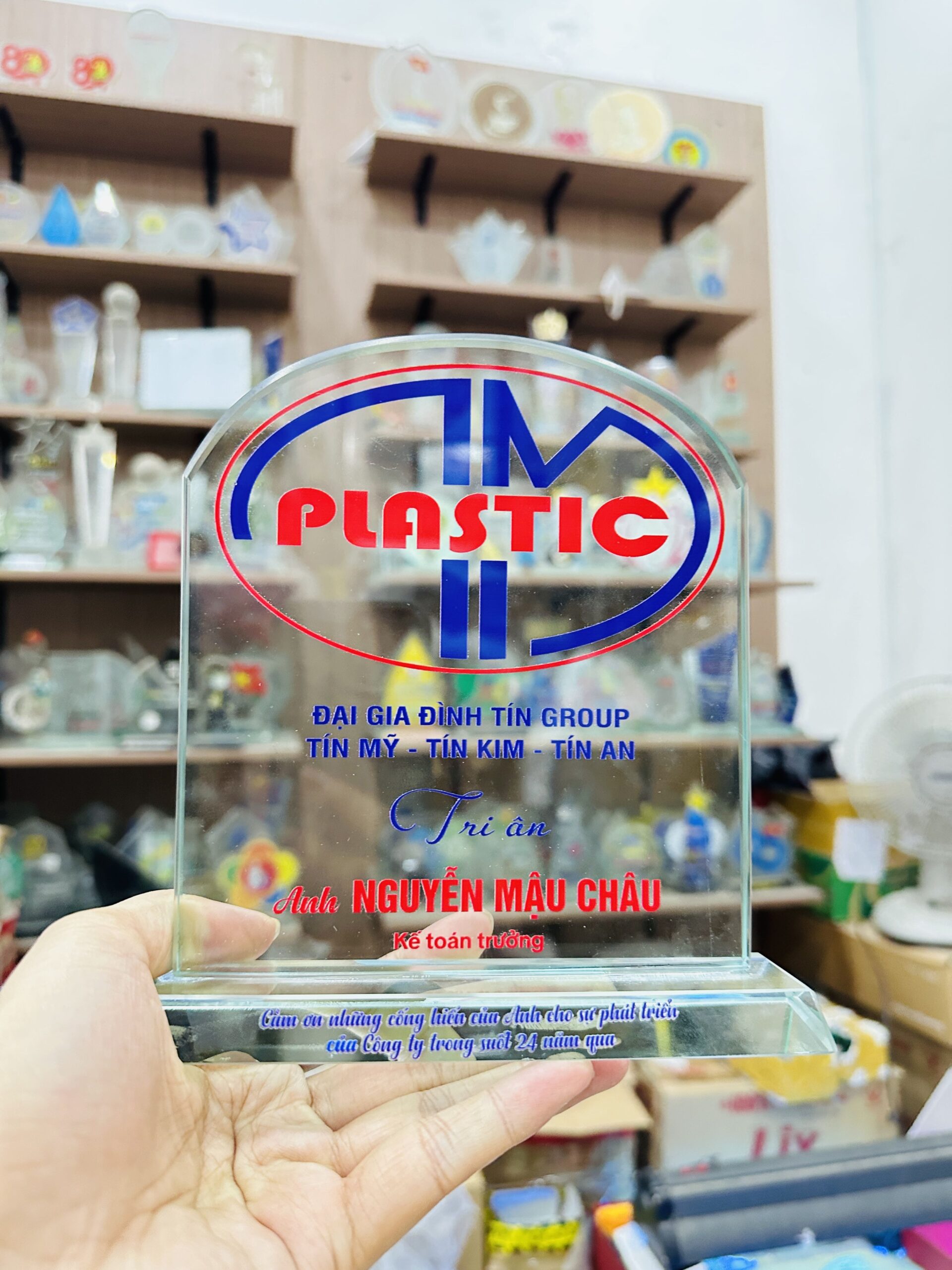 KỶ NIỆM CHƯƠNG CẮT THEO LOGO – THEO MẪU THIẾT KẾ RIÊNG 13 2 z6871824294018 b967a85ce4331f19268990530444558d scaled