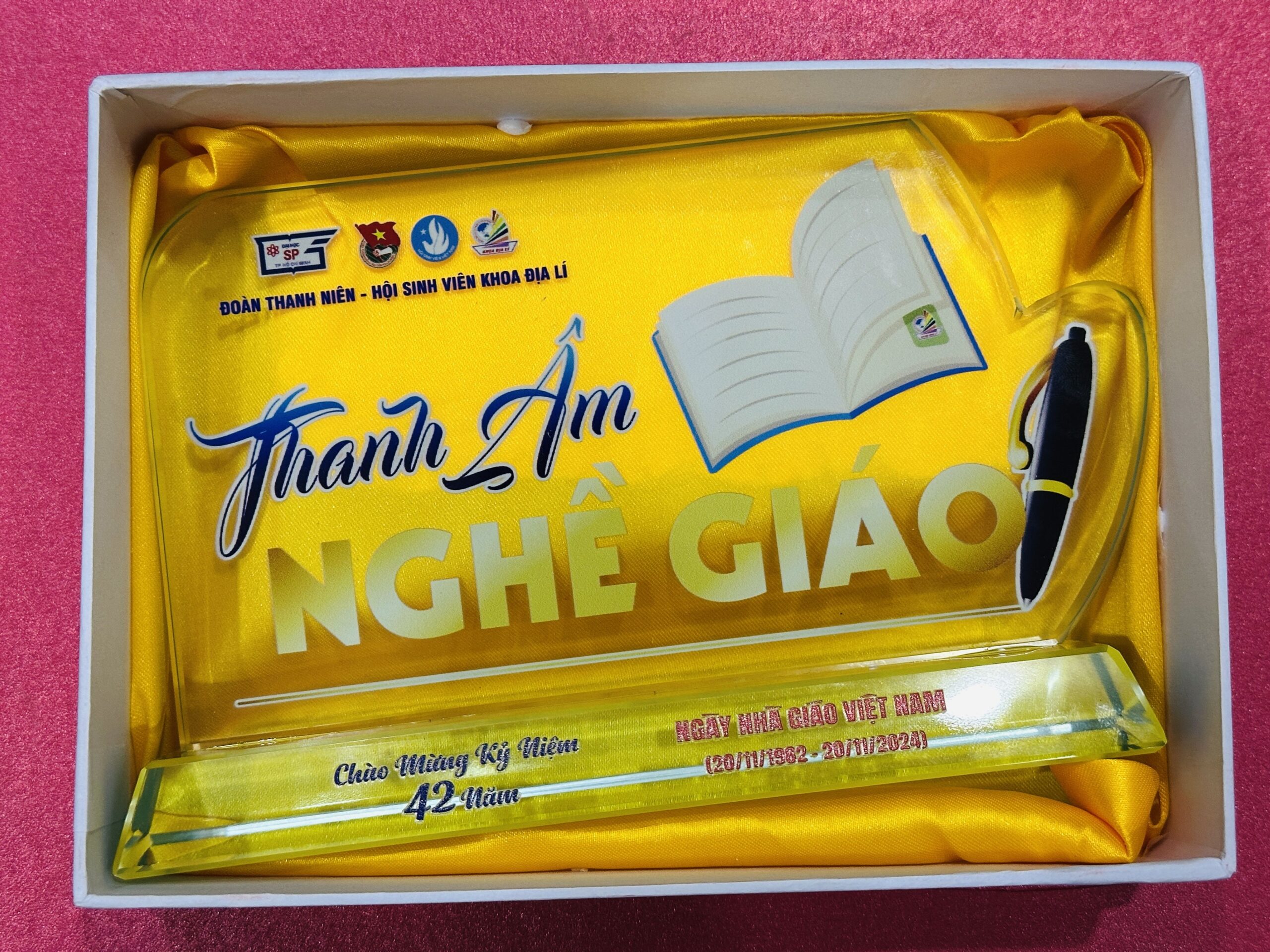 KỶ NIỆM CHƯƠNG CẮT THEO LOGO – THEO MẪU THIẾT KẾ RIÊNG 14 1 z6871824317617 dd88e964f4dcfdb49b55fb0378f986d3 scaled