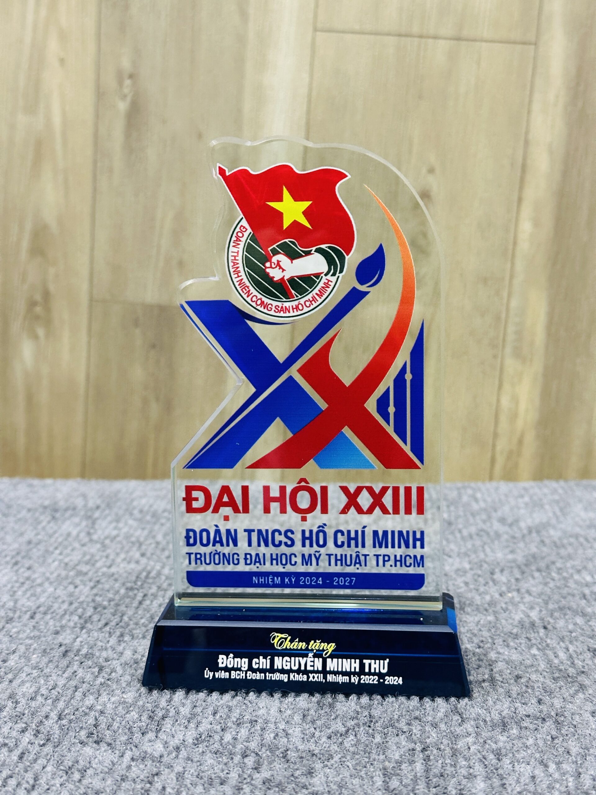 KỶ NIỆM CHƯƠNG CẮT THEO LOGO – THEO MẪU THIẾT KẾ RIÊNG 15 3 z6871824342548 e9051b7a33a6d929a3ad6137a65db05a scaled