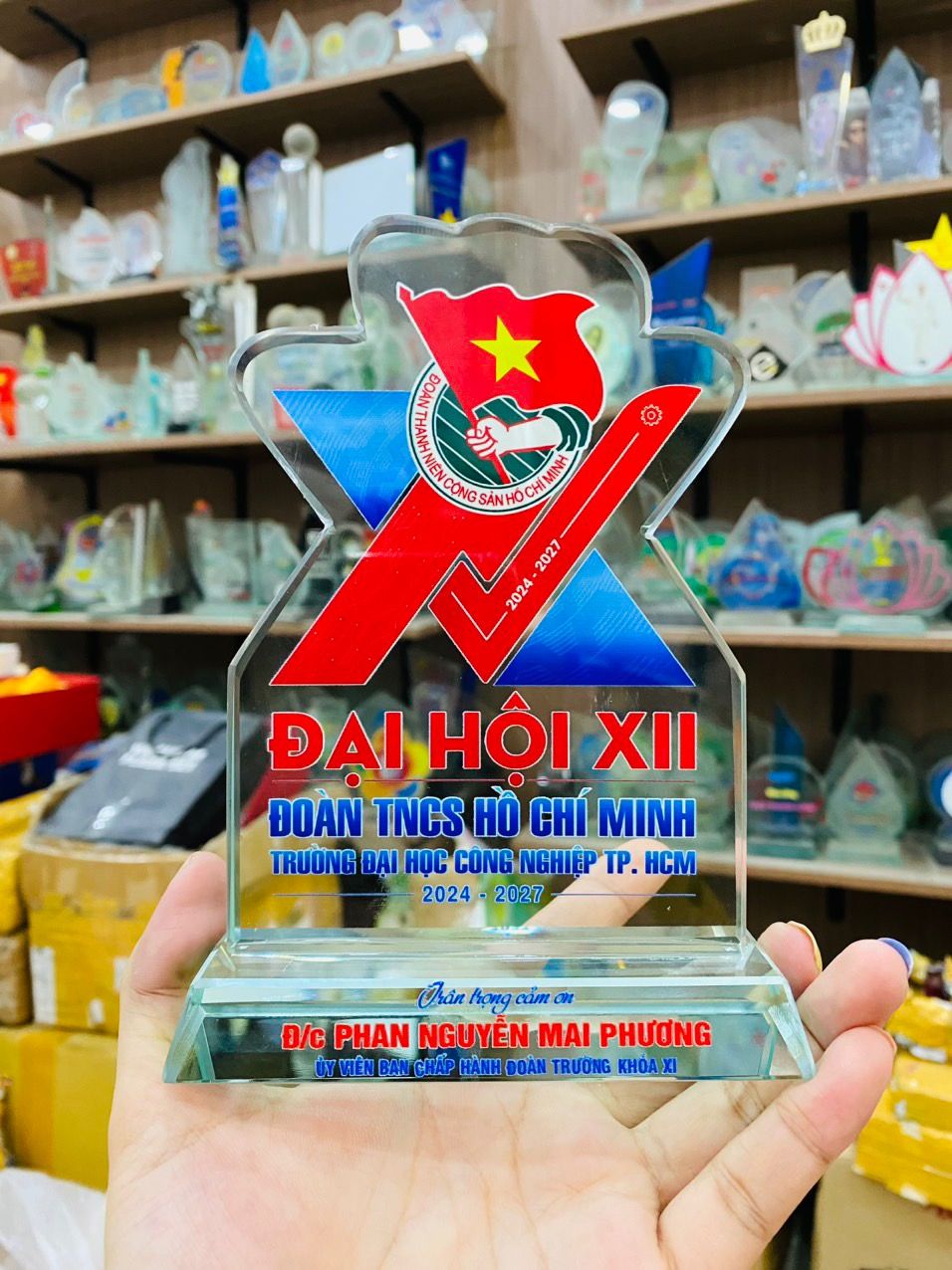 KỶ NIỆM CHƯƠNG CẮT THEO LOGO – THEO MẪU THIẾT KẾ RIÊNG 02 1 z6871824372797 92342dd6093de6d4584e873ea8bcfe01