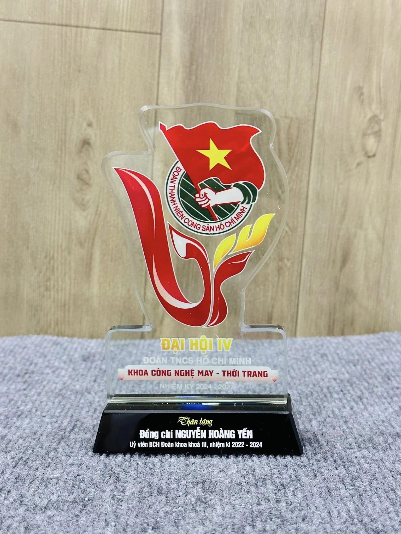 KỶ NIỆM CHƯƠNG CẮT THEO LOGO – THEO MẪU THIẾT KẾ RIÊNG 02 4 z6871824412260 bb9929df787df329c45857f3dbe56a08