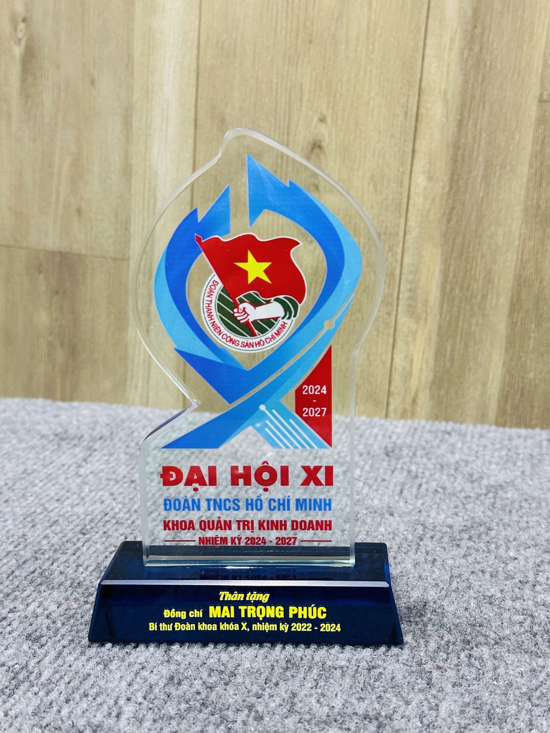 KỶ NIỆM CHƯƠNG CẮT THEO LOGO – THEO MẪU THIẾT KẾ RIÊNG 02 5 z6871824413034 d3316be0f4d8182585c6431dab413f05 scaled