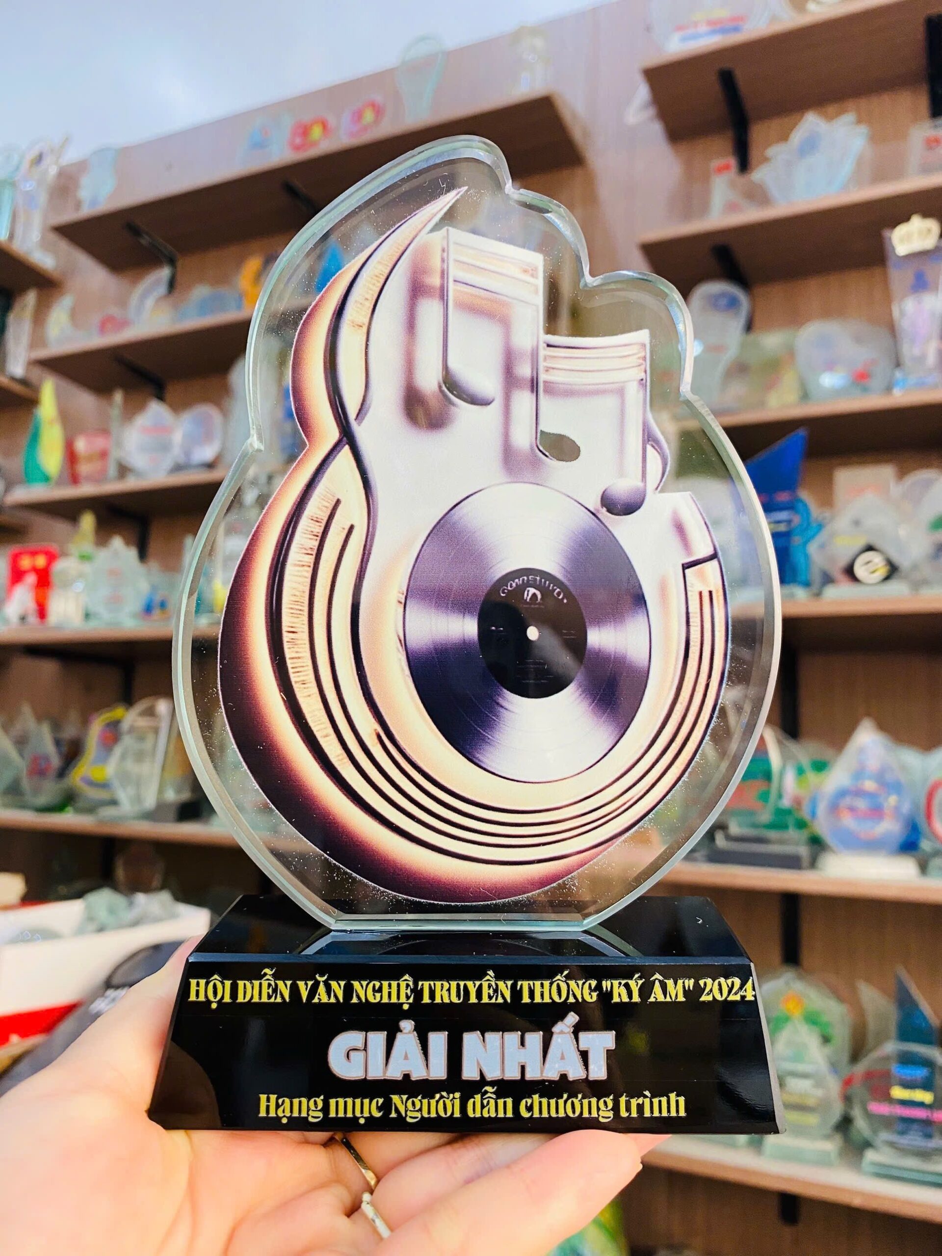 KỶ NIỆM CHƯƠNG CẮT THEO LOGO – THEO MẪU THIẾT KẾ RIÊNG 03 5 z6871828970114 90eada4ccad7d5c323f9da5ffe0833dc scaled