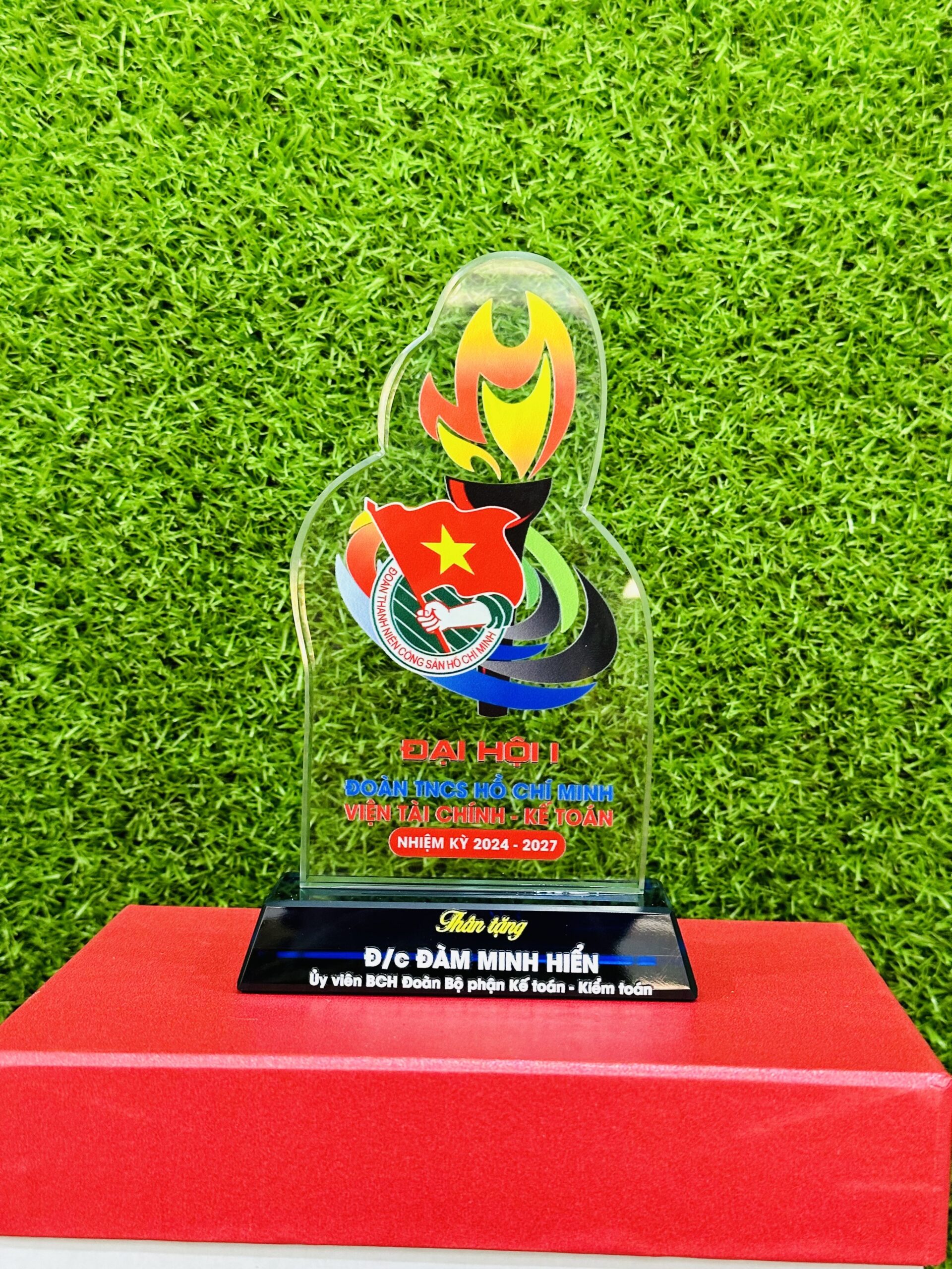 KỶ NIỆM CHƯƠNG CẮT THEO LOGO – THEO MẪU THIẾT KẾ RIÊNG 04 1 z6871828980747 679e41aaf19e66447637d53231c700b9 scaled