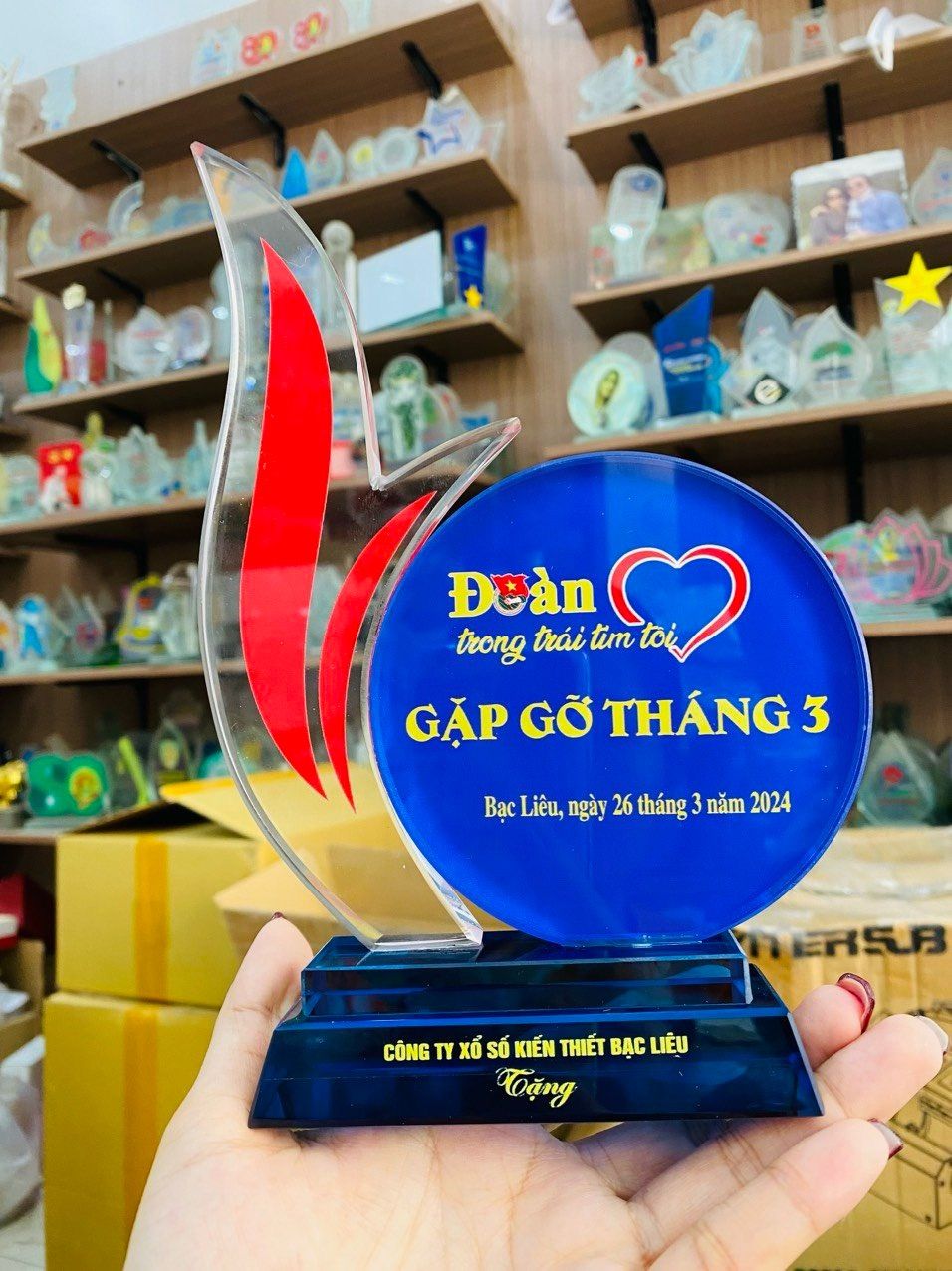 KỶ NIỆM CHƯƠNG CẮT THEO LOGO – THEO MẪU THIẾT KẾ RIÊNG 06 2 z6871828991225 33e4b85868060c3b8815b9bc02a0f991