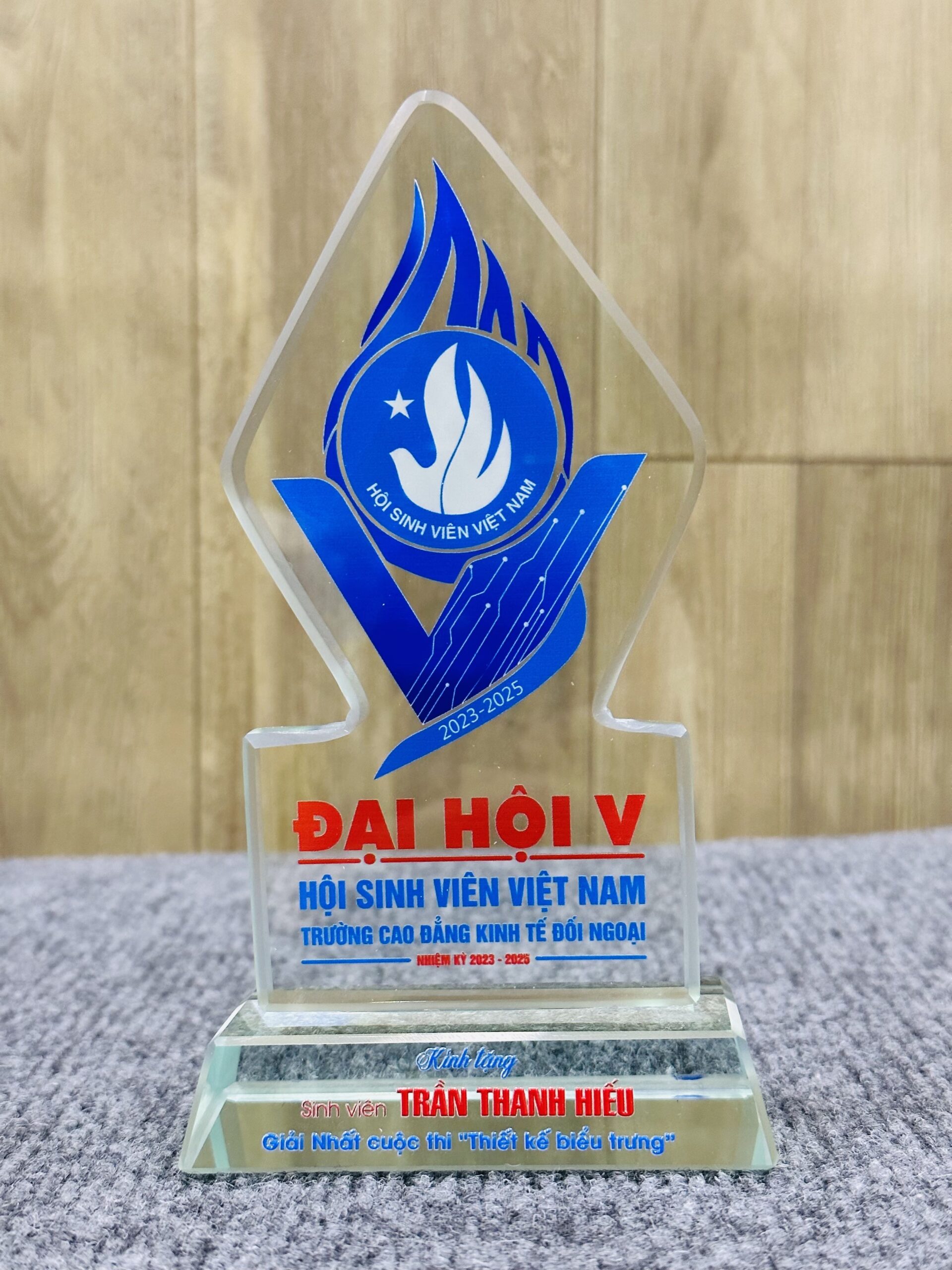 KỶ NIỆM CHƯƠNG CẮT THEO LOGO – THEO MẪU THIẾT KẾ RIÊNG 06 1 z6871829003445 79a29422d7c6a7fad3409d84566d2da9 scaled