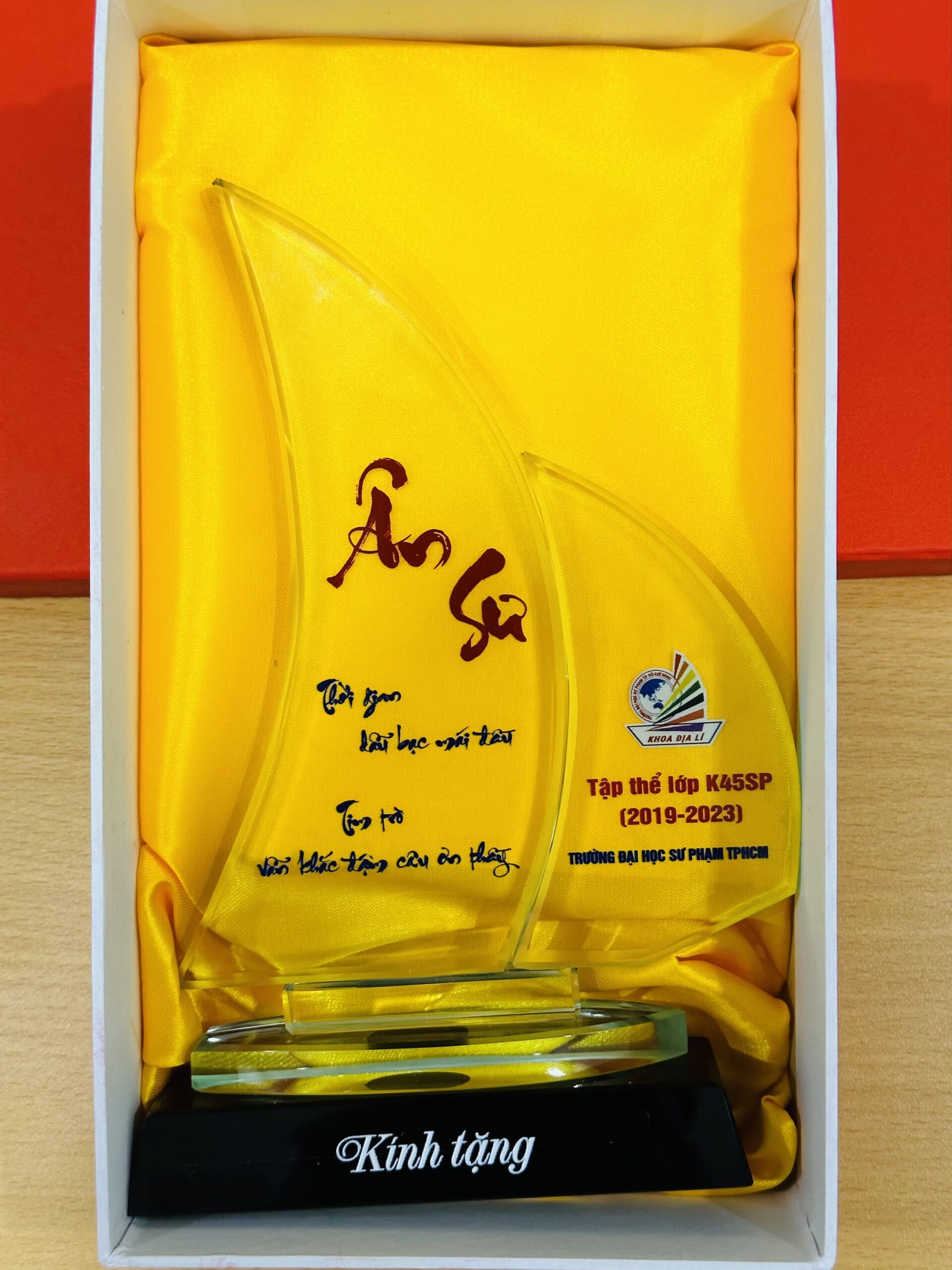 KỶ NIỆM CHƯƠNG CẮT THEO LOGO – THEO MẪU THIẾT KẾ RIÊNG 06 4 z6871829009597 1be97e7afbf59d7159f41c437b66ea88 scaled