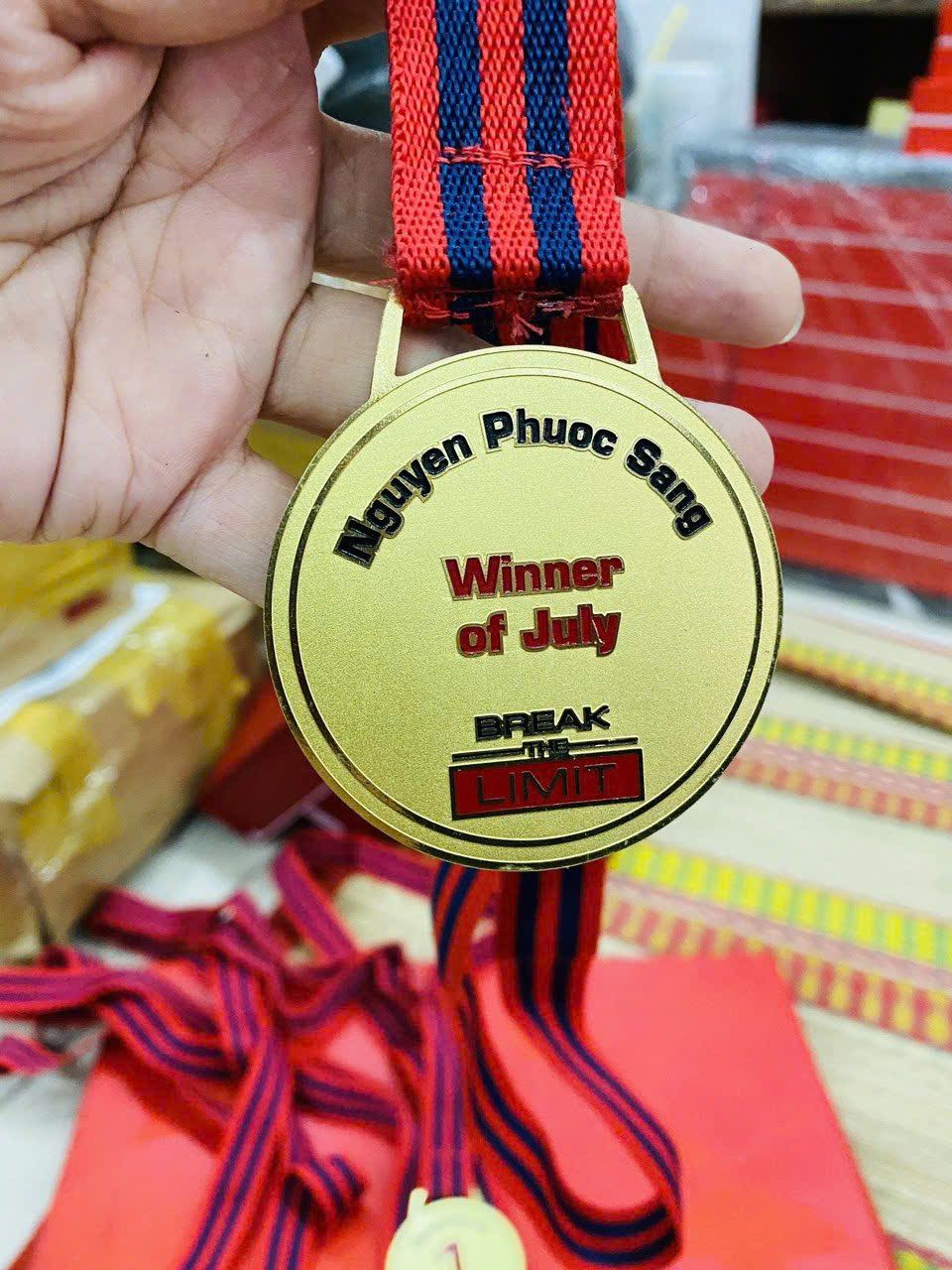 HUY CHƯƠNG ĂN MÒN 04 5 z6875329156234 8e4457a40d4956e4232bbbe6b0b5a72c