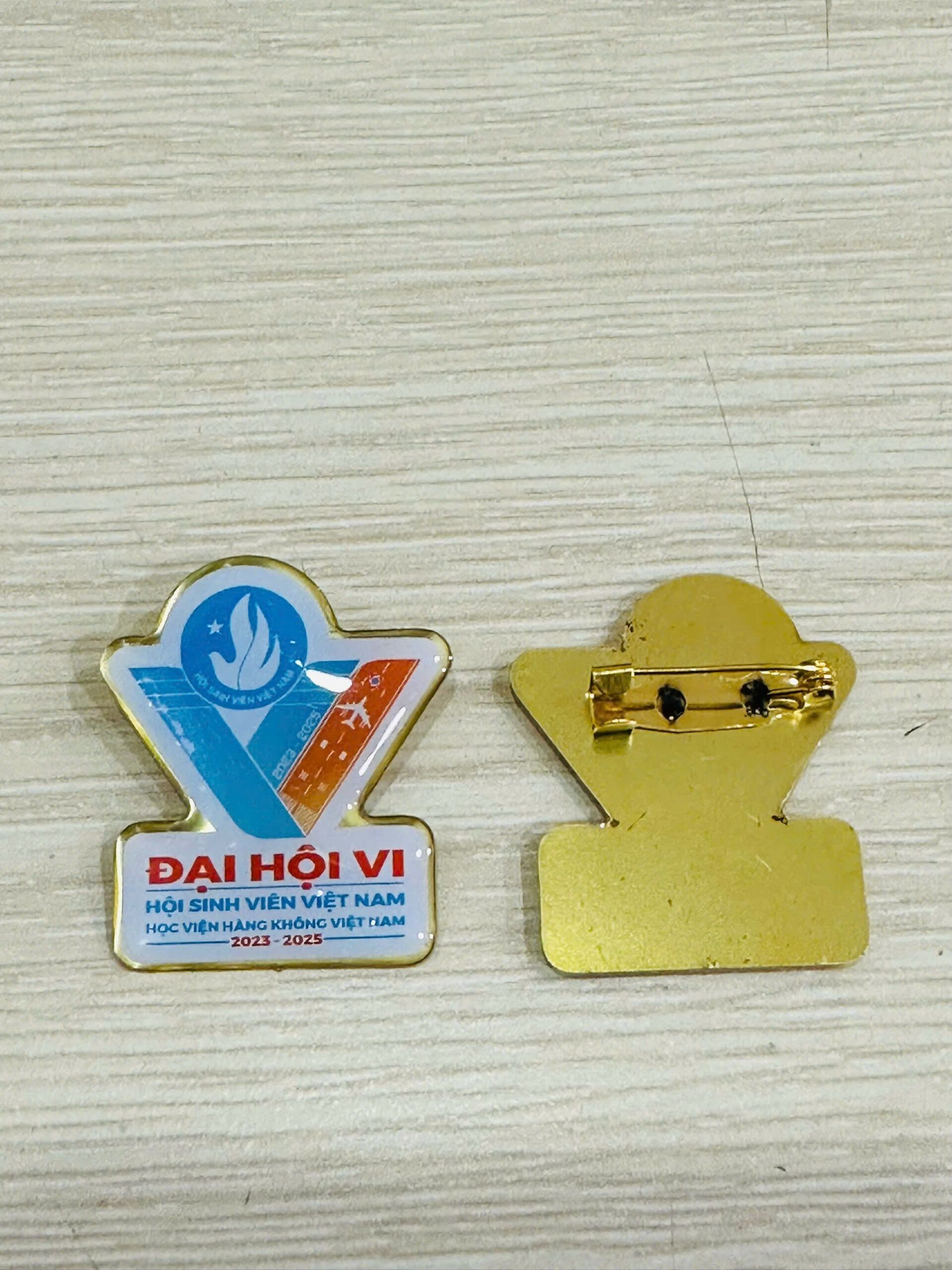 HUY HIỆU SẢN XUẤT THEO YÊU CẦU 07 1 z6943525916775 26d8bfb4780c3e0a7c5f95b58d6f7e9e scaled