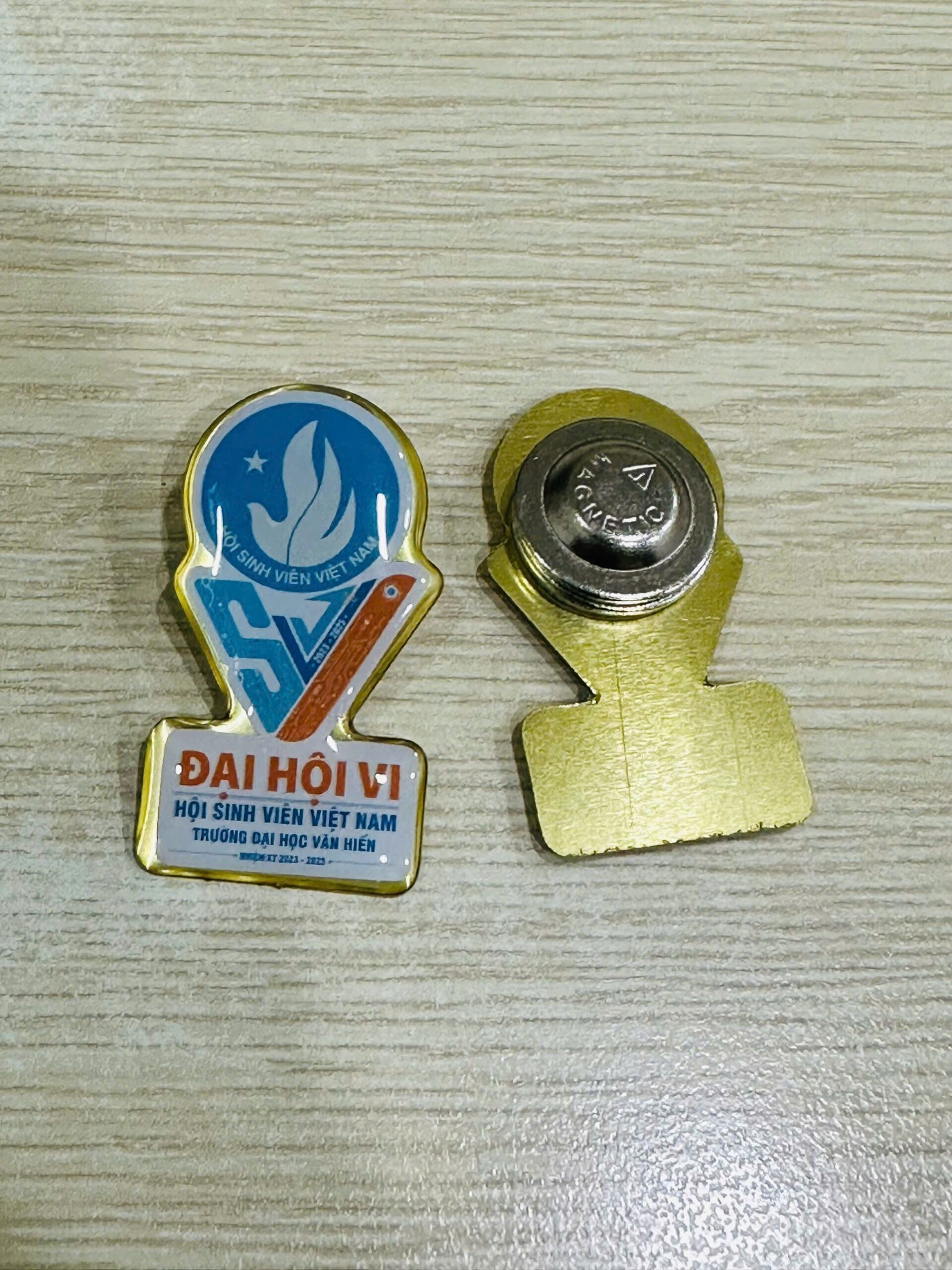 HUY HIỆU SẢN XUẤT THEO YÊU CẦU 07 4 z6943525923221 dda28acfd09f72bb86f68f54ecd03357 scaled